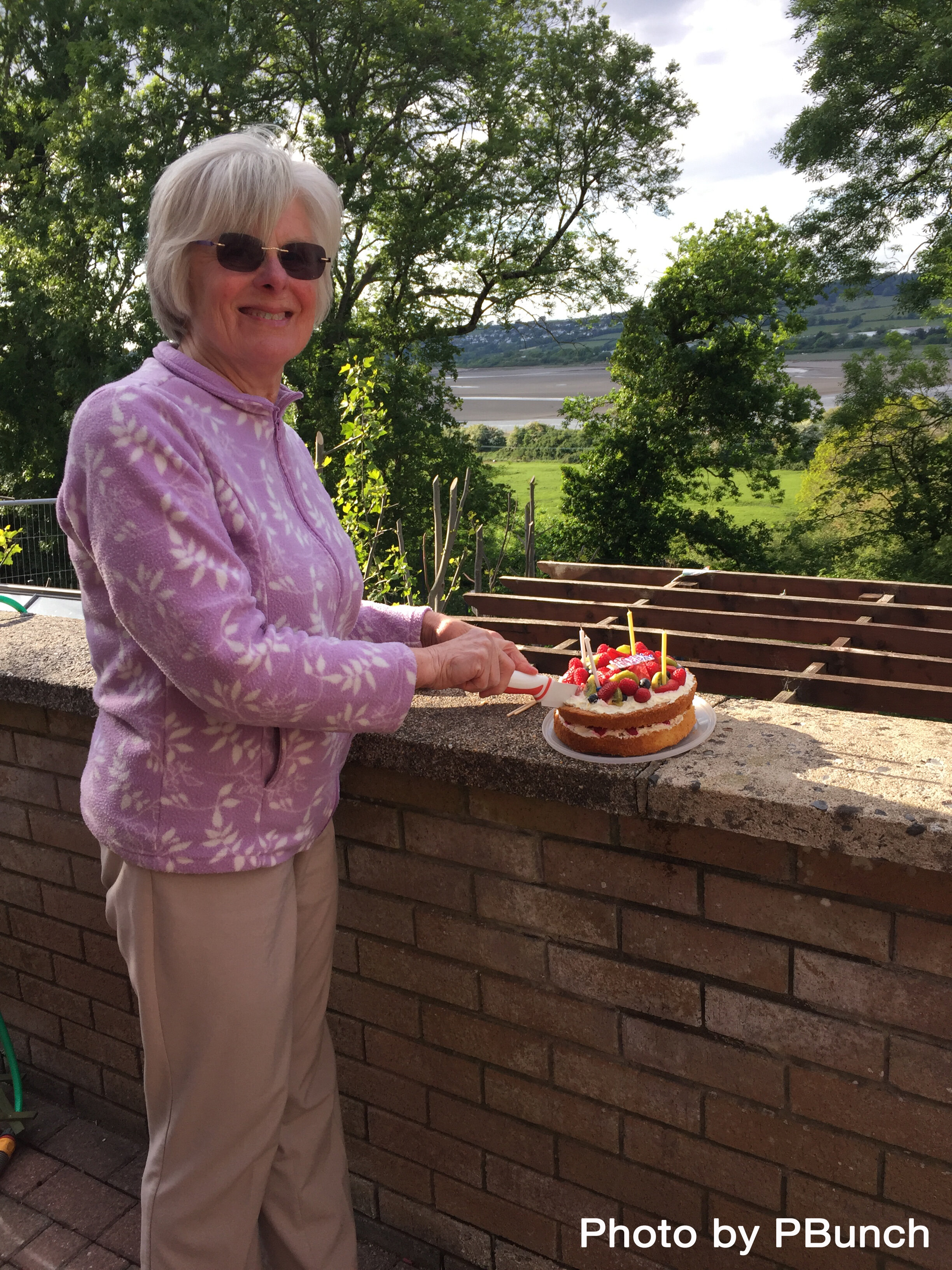 PBunch Cake cutting in lockdown Barnstaple 130520.JPG