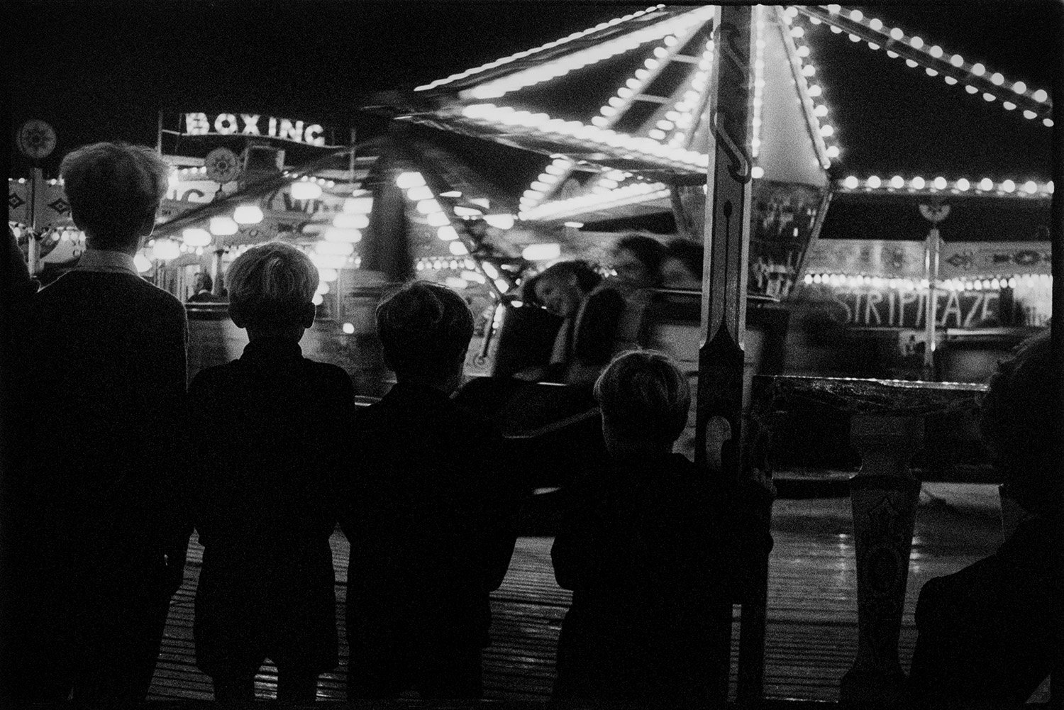 DEA-03-0005-29A People watching a ride at Barnstaple Fair, 1971.jpg