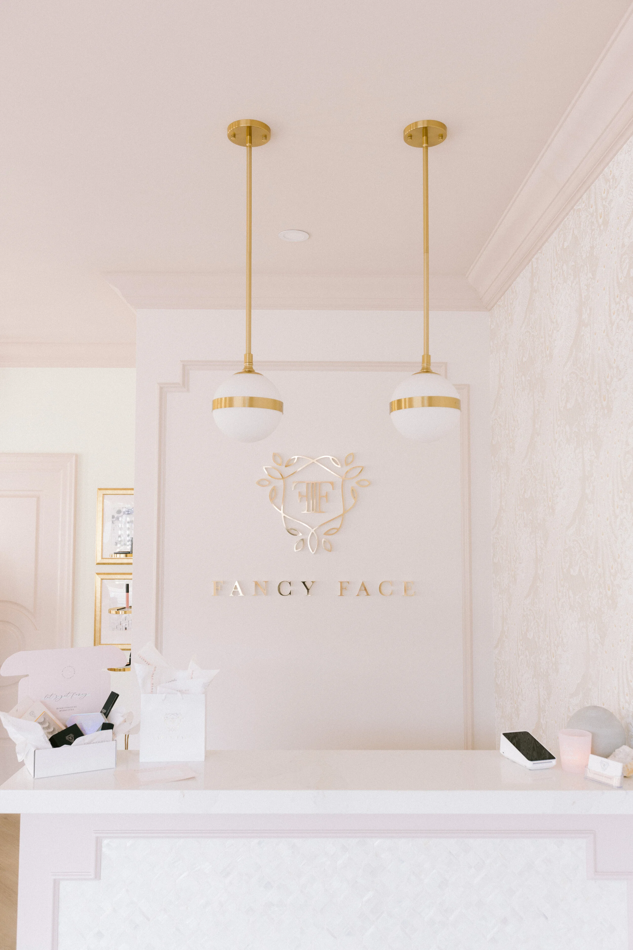 Fancy Face Rose Room 