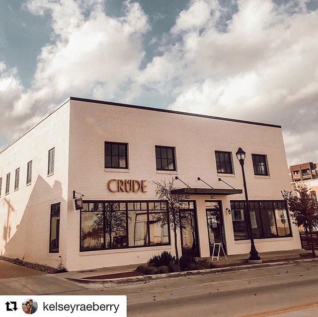 Our mission is to help bring coffee, community and fellowship to South Main. 📸 @kelseyraeberry .
.
.
#coffeeonsouthmainstreet #fortworth #southmain #fortworthcoffee #lovecoffee #craftcoffee #specialtycoffee #familyowned #nowopen #community