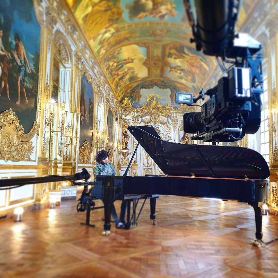 🇺🇸 / 🇬🇧 : Directing of the day with Simon Ghraichy
🇫🇷 : Realisation du jour avec Simon Ghraichy
.
#piano #steinway #musician #concert #video #crane