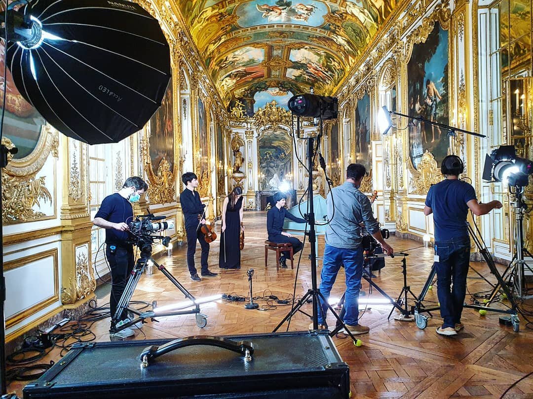 🇺🇸/🇬🇧 : Today's shooting for the Banque de France with the recording of 3 Masterclass about Baroque music in the beautiful Galerie Doree.
.
🇫🇷 : Realisation du jour pour la Banque de France avec le tournage de 3 Masterclass consacr&eacute;es &a