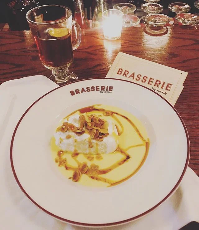 Cold night calls for a &ldquo;Hot Toddy&rdquo; and a &ldquo;Floating Island&rdquo;. @brasseriestl by @nichefoodgroup, amazing! 
#henleyforge #coldnight #hotbar #gettinghottersoon