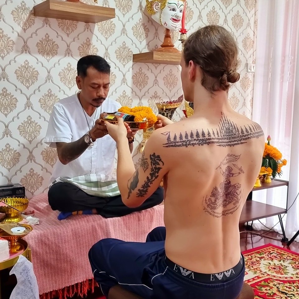 Thai Tattoo Café in Bangkok Thailand - YouTube