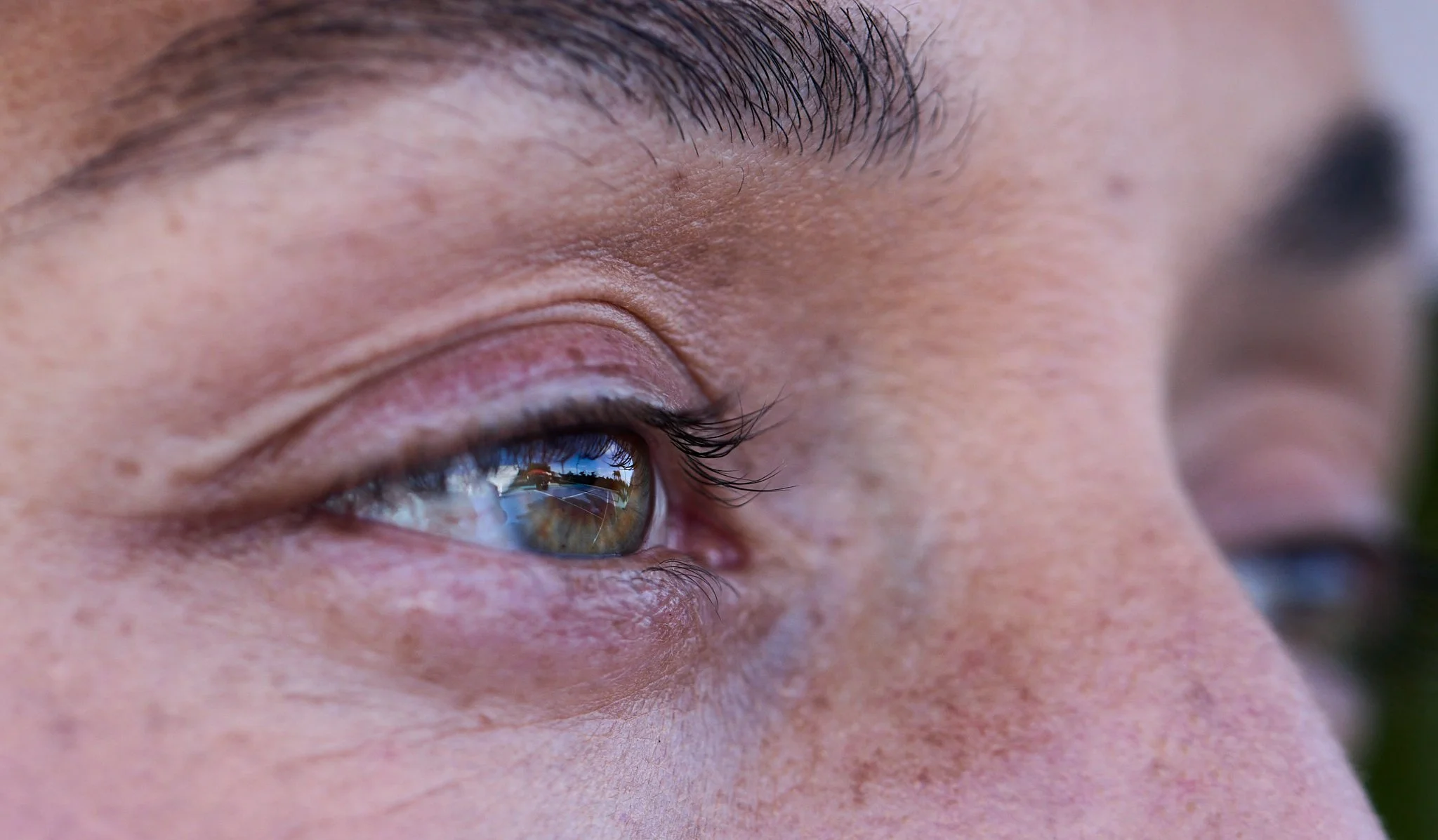 Extreme close-up of Jessica Pegula’s eye reflecting a tennis court during Vital Proteins campaign