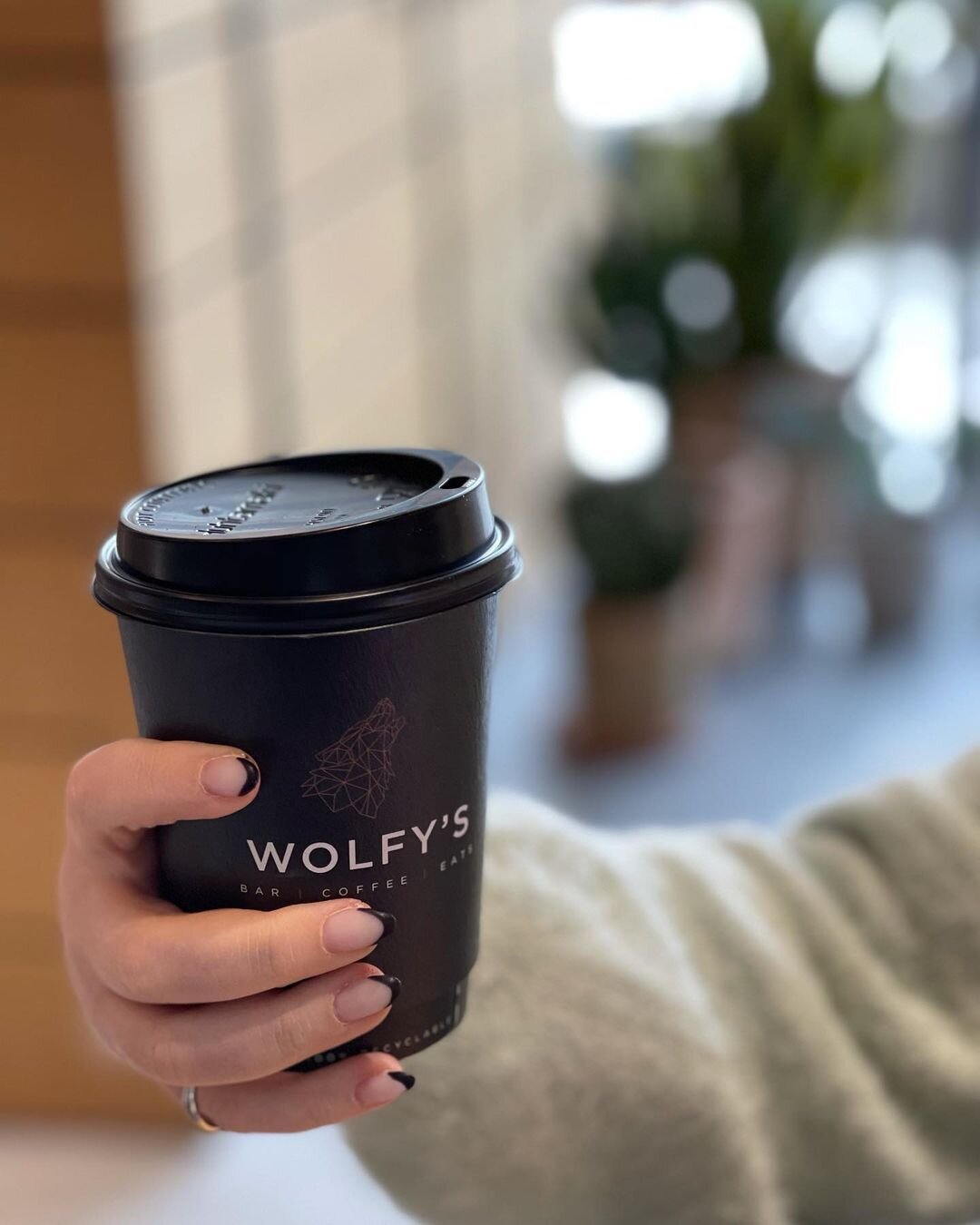 @wolfysbar + @bluemangosalon =  Hot nail art and great coffee combo!!!⁣
💅☕⁣
.⁣⁣
.⁣⁣⁣
.⁣⁣⁣
.⁣⁣⁣
.⁣⁣⁣
#se8 #canadawater #deptford #greenlandplace #residentialliving #londonresturants #londoncommunity #surreyquays #deptford #deptfordbites #southlondon 