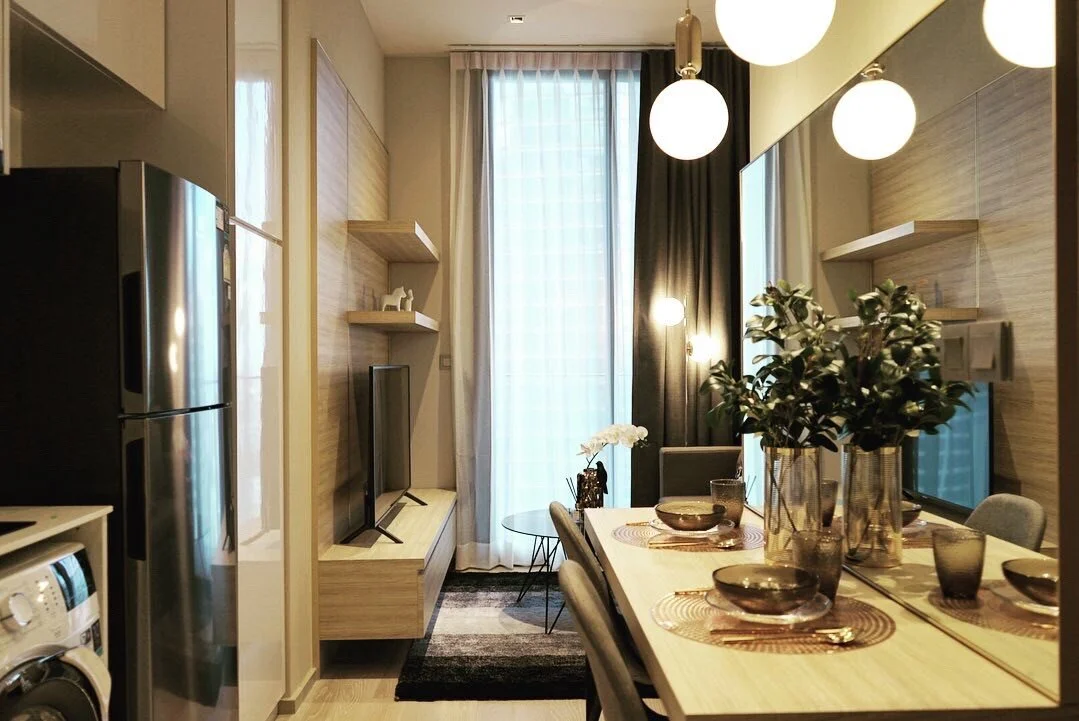 ashton silom.jpg