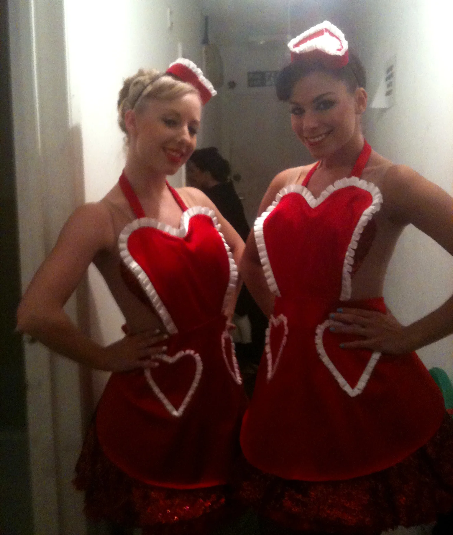  Circus bar and cabaret, dancers 