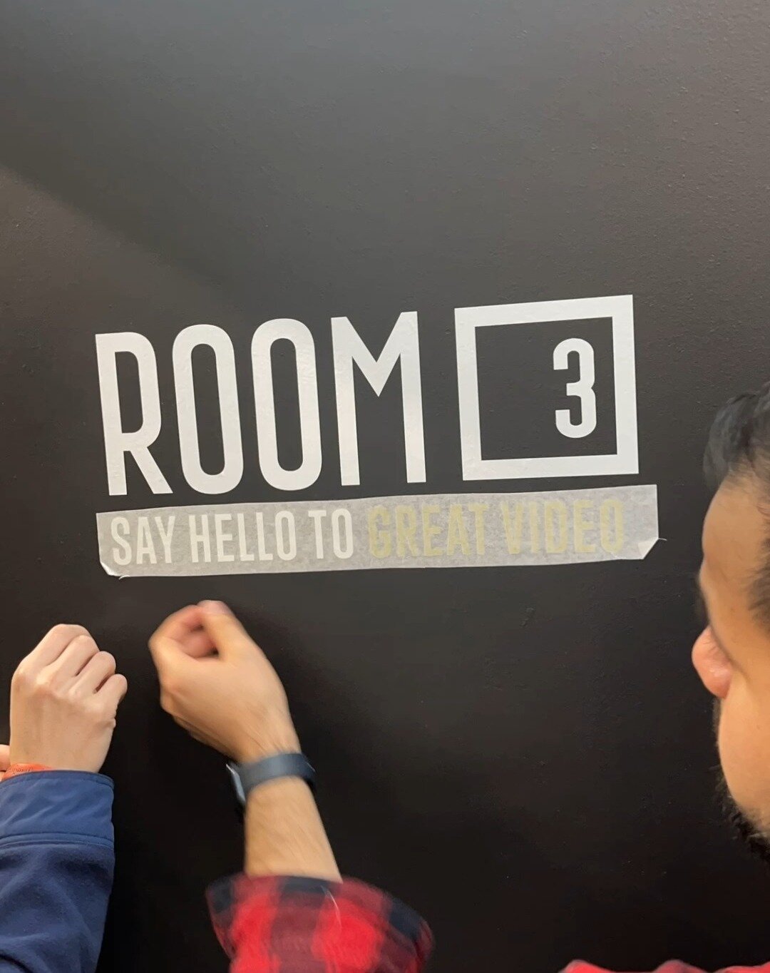 Did you know that we moved into our current studio/office this time last year? Hard to believe it&rsquo;s already been a year but we&rsquo;ve made it a home since then. Enjoy this throwback from when we were settling in!
.
.
.
#room3 #Room3nyc #Chels