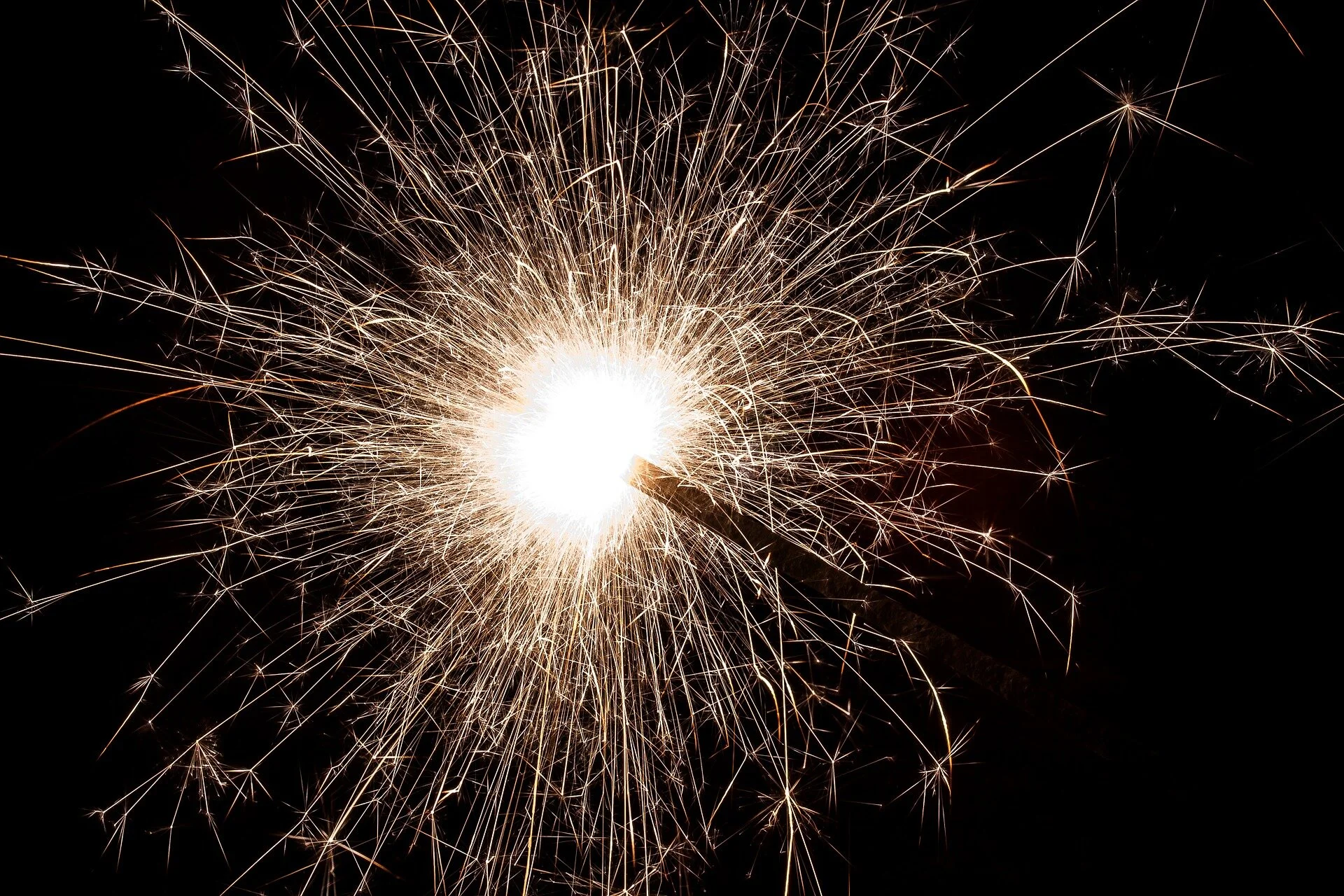 sparkler-1896201_1920.jpg