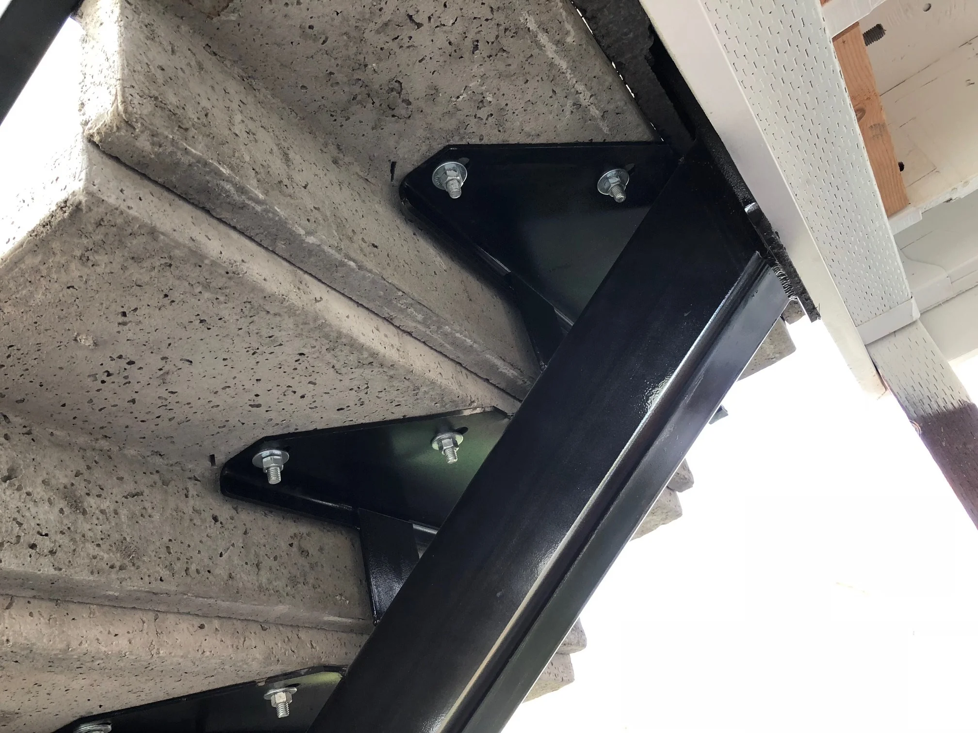 Bolt On Single Stringer Under.jpg