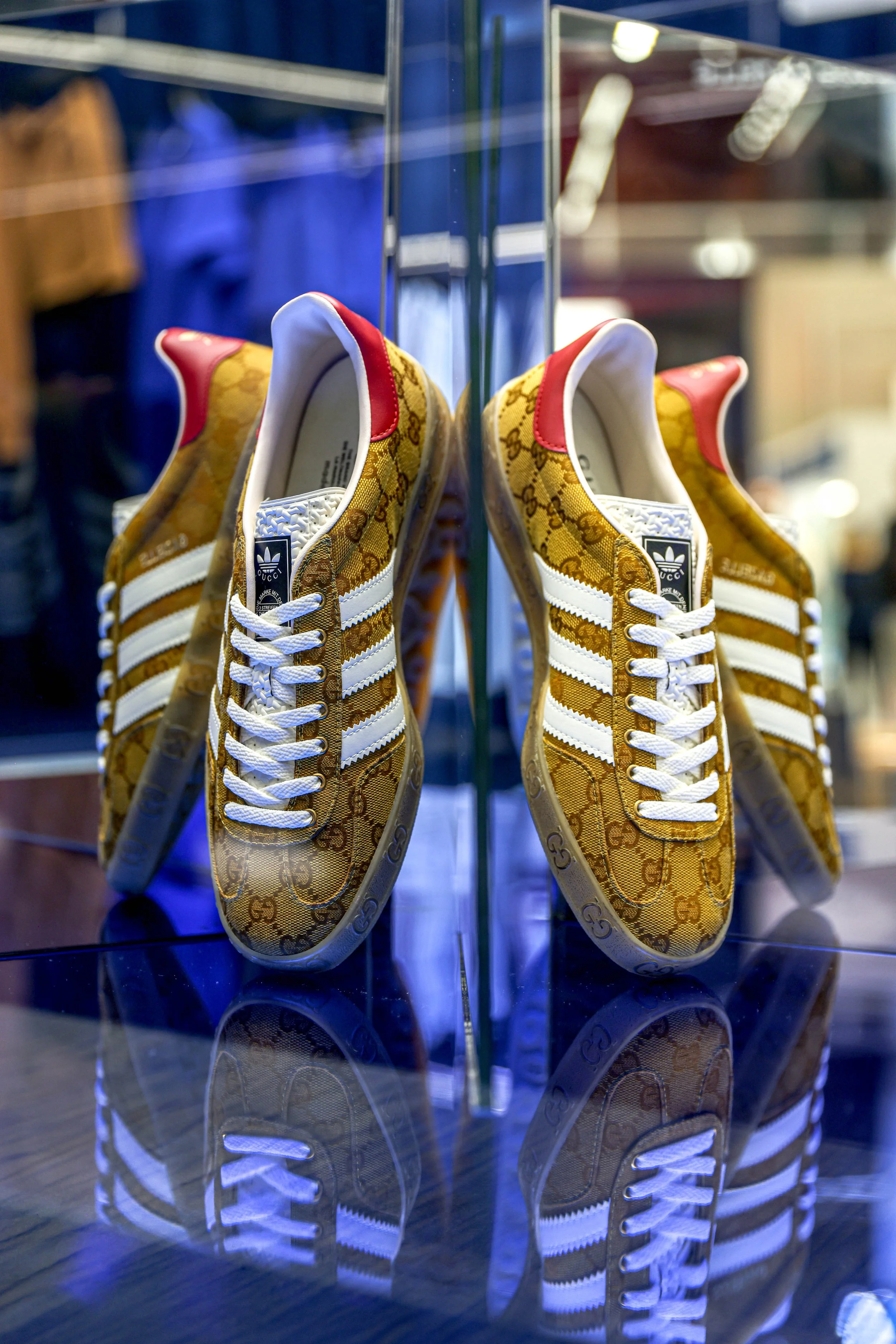 GUCCI×ADIDAS コラボ ゴールド インターロッキング street s-l400.jpg