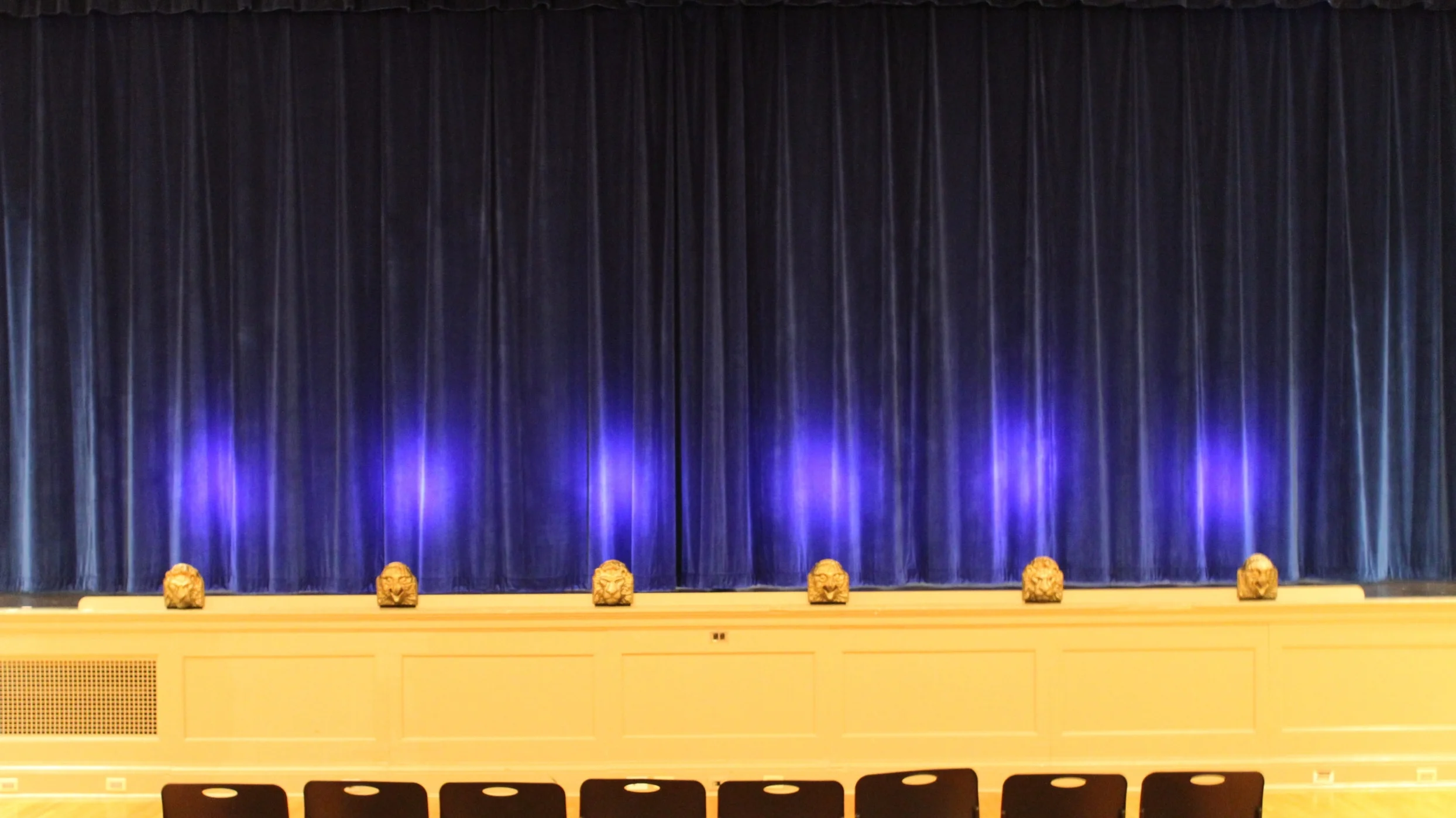  Beaver Country Day School  Director: Laine Johnson  Costumes: Emily Taradash 