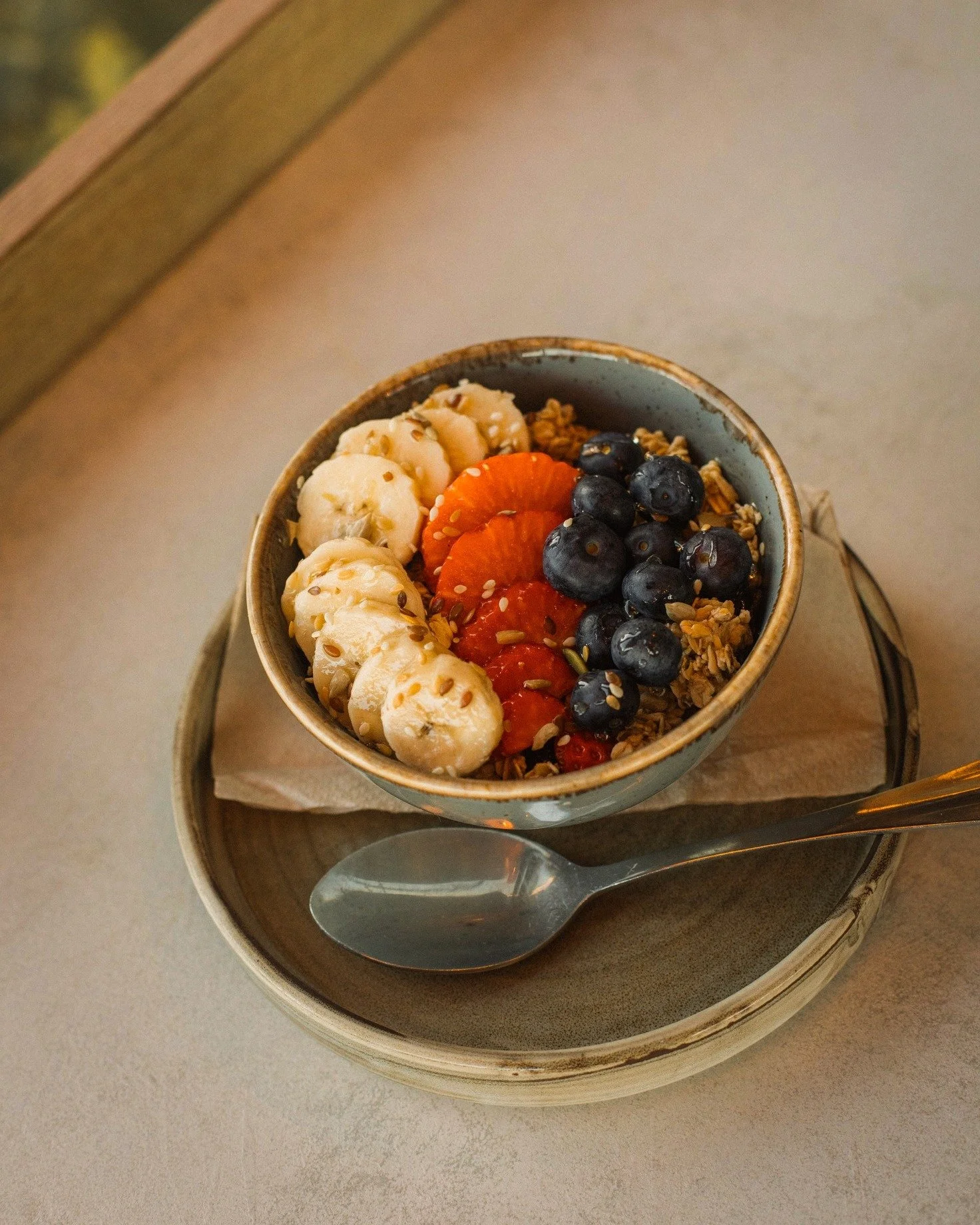 Wednesday, fuelled right 🫐

Coconut yoghurt, topped with crunchy granola, fresh fruit, honey &amp; chia seeds, light, nourishing and made to fuel your day! 

Vegan and gluten-free options available. 

#TheWorkhouse #GranolaBowl #MidWeekBrunch #Fresh