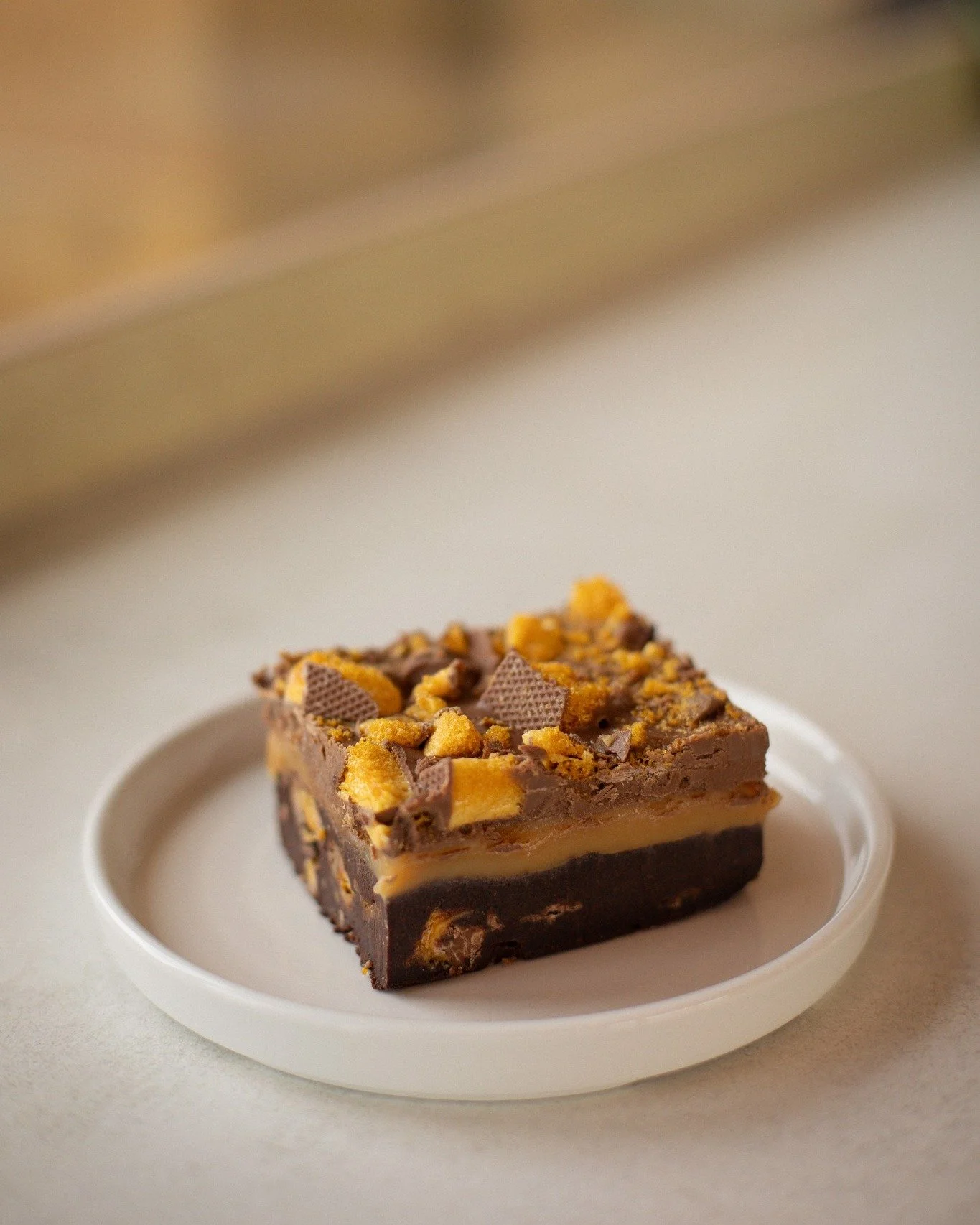 This one&rsquo;s for the sweet tooths 👋

Our Crunchie Brownie Millionaires are on the counter today. Layers of rich brownie, golden caramel, and that signature Crunchie crunch. Go on, treat yourself.

#CakeCounter #TheWorkhouse #SweetTooth #BrownieM
