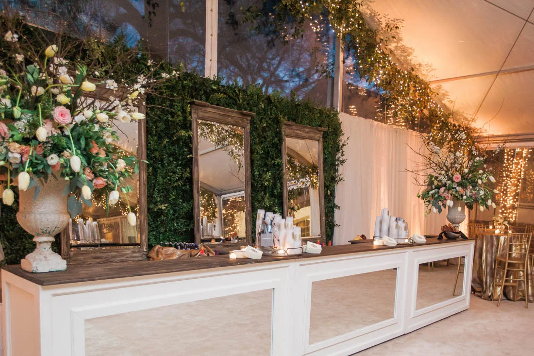 hedge wall, white bar with mirror, tall mirrors