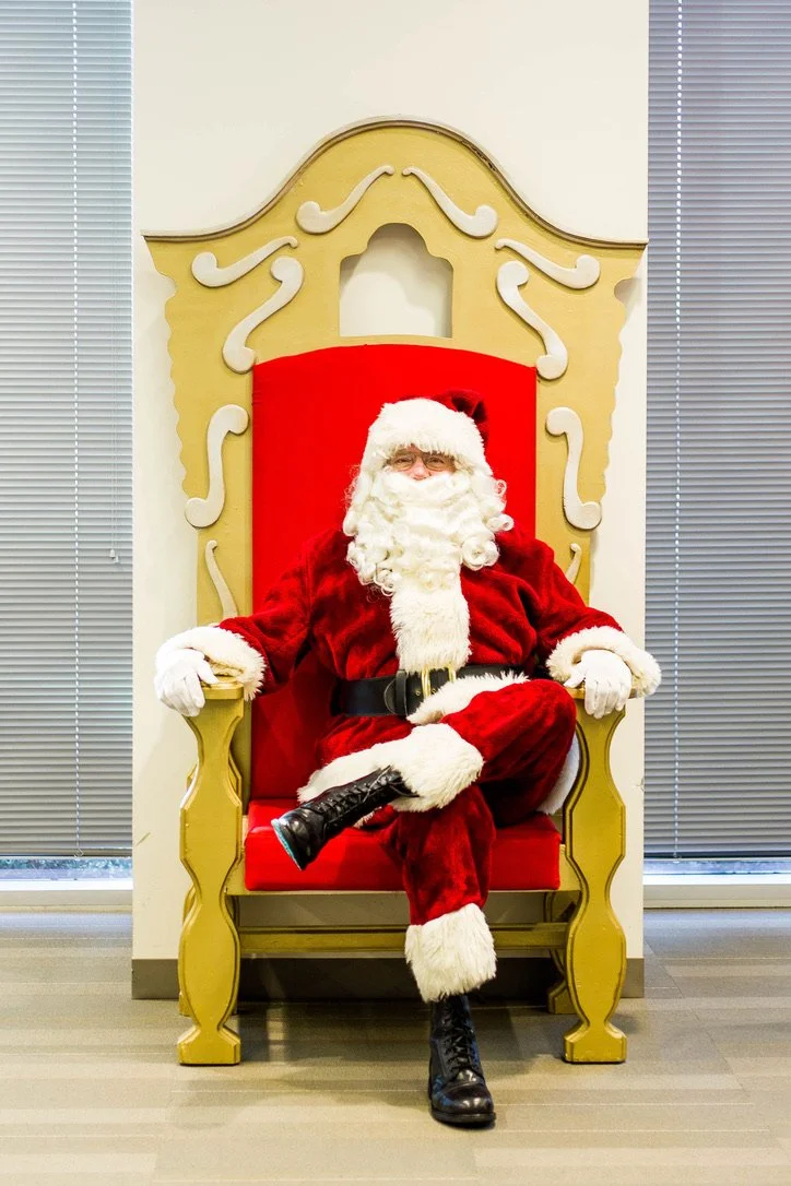 santa throne.jpeg