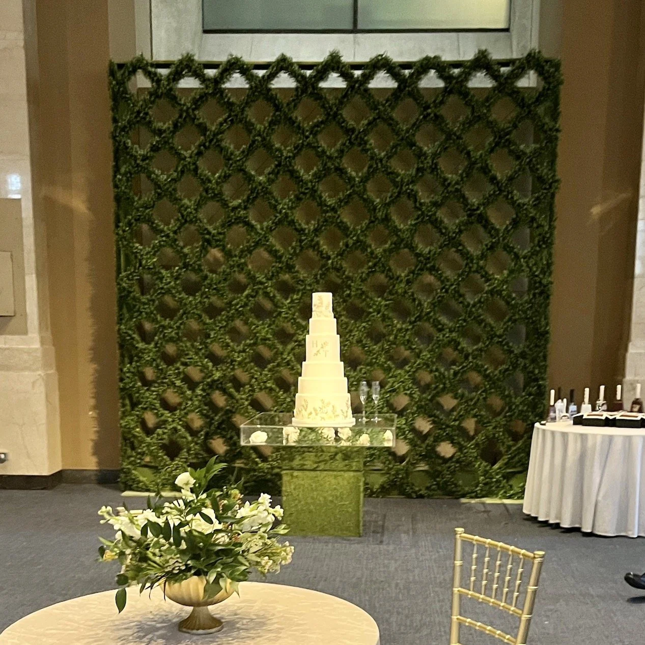 boxwood trellis wall.jpeg