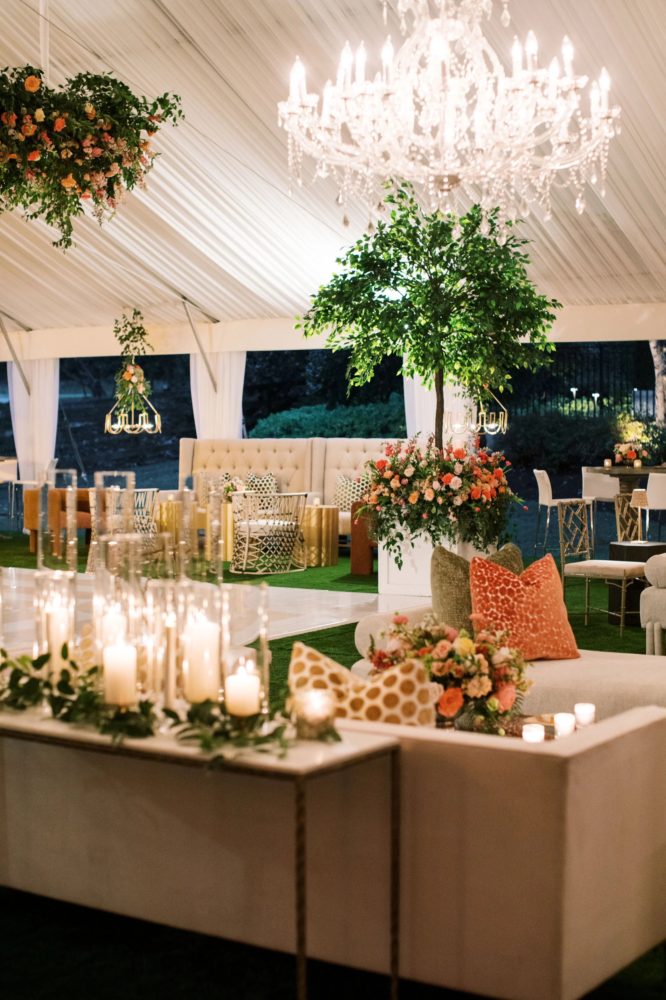 FROM GROUND LEVEL TO LOVE’S PEAK: CRAFTING A STUNNING BACKYARD WEDDING RECEPTION