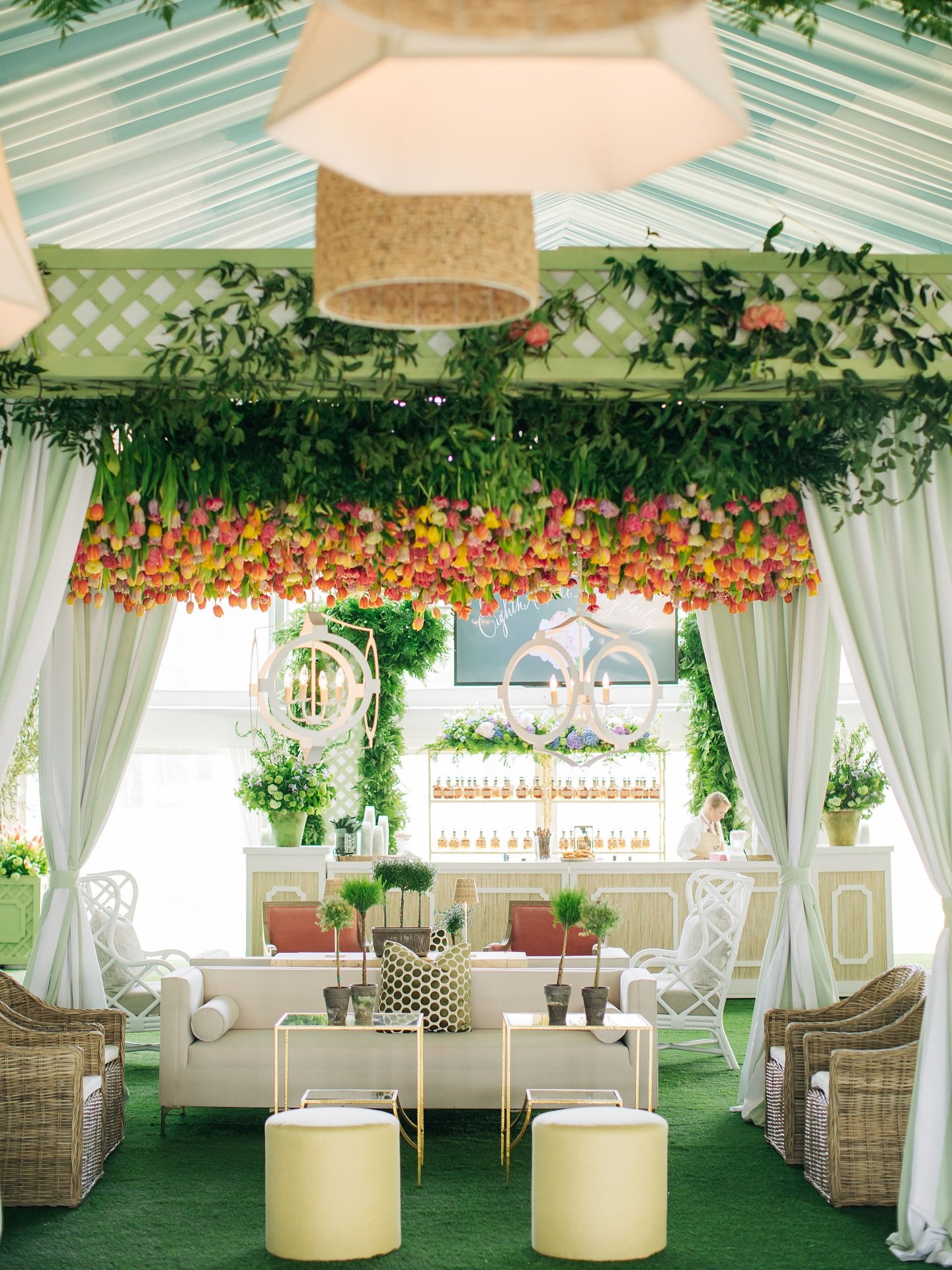 Hanging blooms, heavenly views🌷
📸: @taylorsquare_weddings 
.
.
.
.
.
#whitedoorevents #eventdesign #weddingdecor #weddingrentals #weddingideas #custombuilds #eventinspo #weddinginspiration #eventdetails #dreamwedding #weddingday #weddingseason #eve