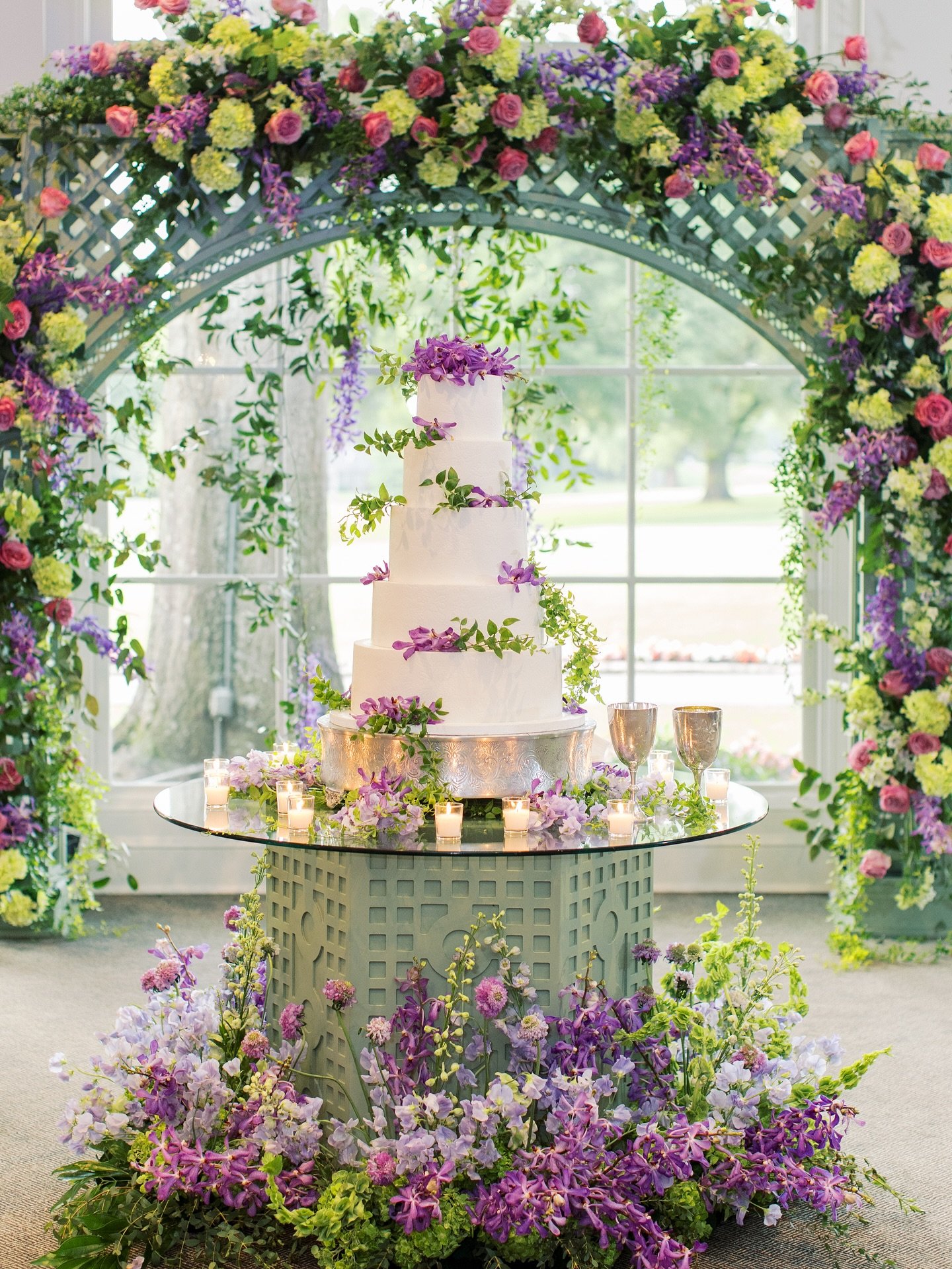 Our Veranda Collection is in full bloom - the perfect statement piece for your cake moment✨

Vendor Team:
Planner &amp; Designer: @monadunlapevents 
Photography: @taylorsquare_weddings 
Florals: @lefleurmemphis 
Cake: @cakesbymomandmellc 
.
.
.
.
.
#