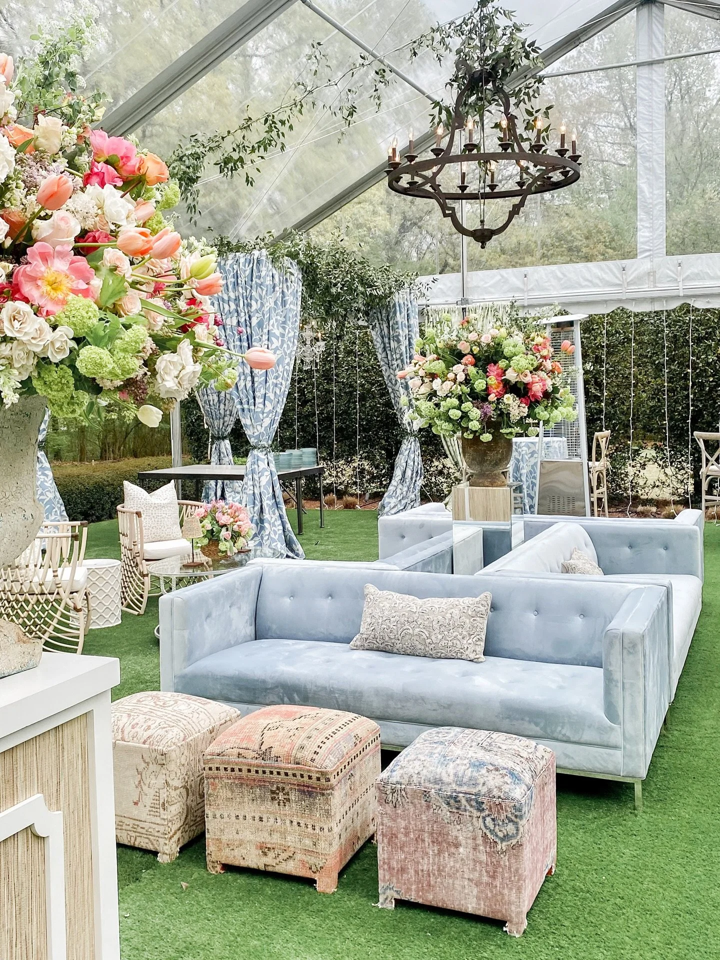 A blue &amp; green garden party dream🩵🌿

Vendor Team:
Planner &amp; Designer: @russellandruthieevents 
Florals: @gardendistrict_memphis 
.
.
.
.
.
#whitedoorevents #eventrentals #customevents #custombuilds #eventinspo #photoopp #2025events #2026eve