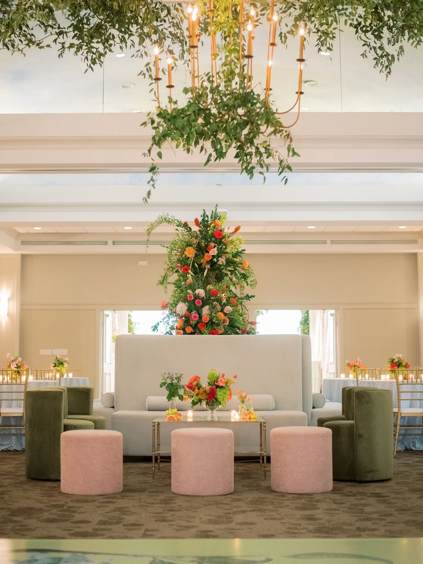Summertime citrus🍋🍊

Vendor Team:
Planner &amp; Designer: @shindigsbysheril 
Photography: @taylorsquare_weddings 
Florals: @oxfordfloral 
Venue: @memphisbotanic 
.
.
.
.
.
#whitedoorevents #eventrentals #customevents #custombuilds #eventinspo #phot
