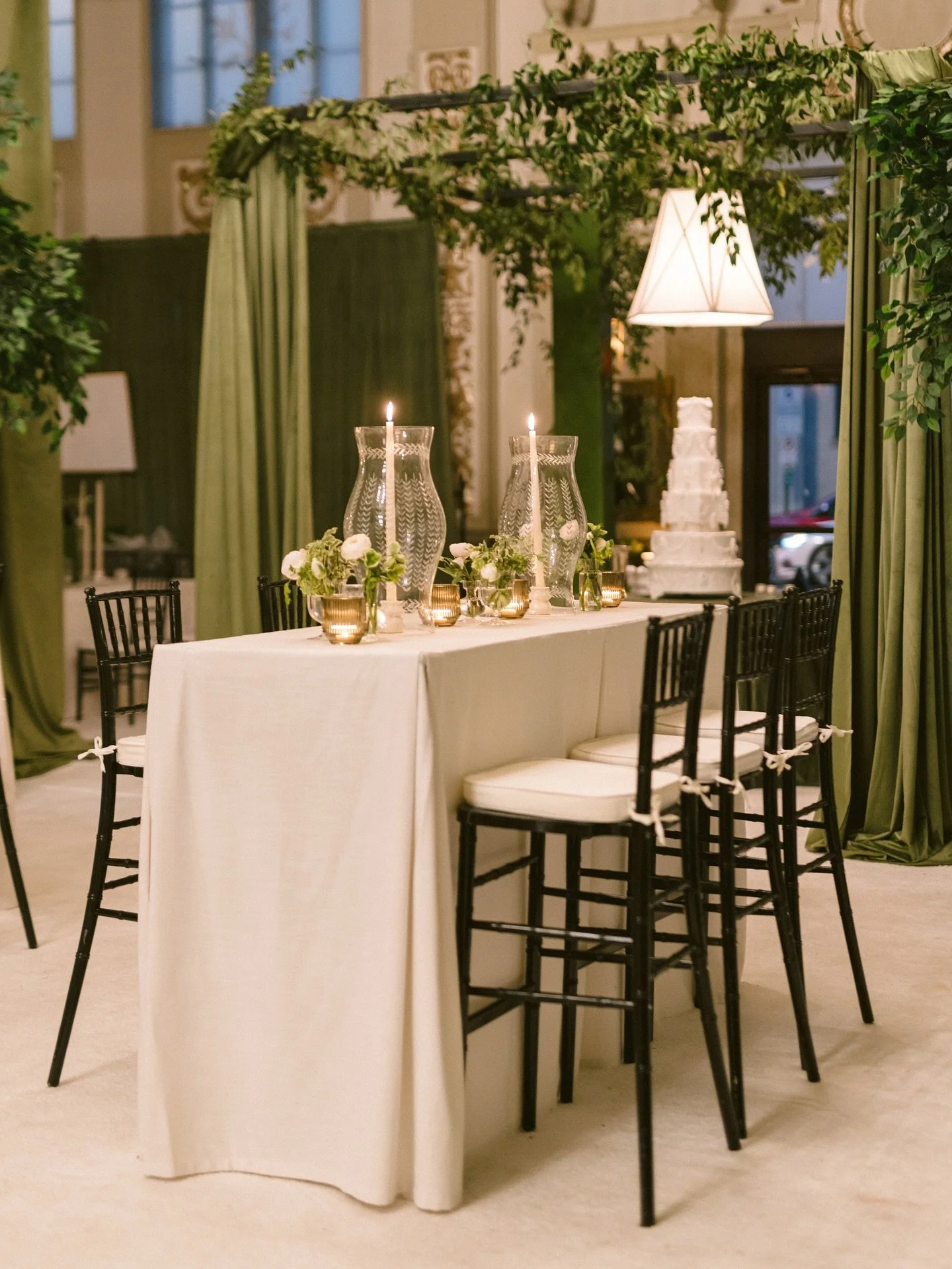 The magic is in the details✨

Vendor Team:
Planner &amp; Designer: @emilysanderstaylor 
Photography: @sbpwedding 
Cake: @the_flour_garden 
Venue: @thecadrebuilding 
.
.
.
.
.
#whitedoorevents #eventrentals #customevents #custombuilds #eventinspo #pho