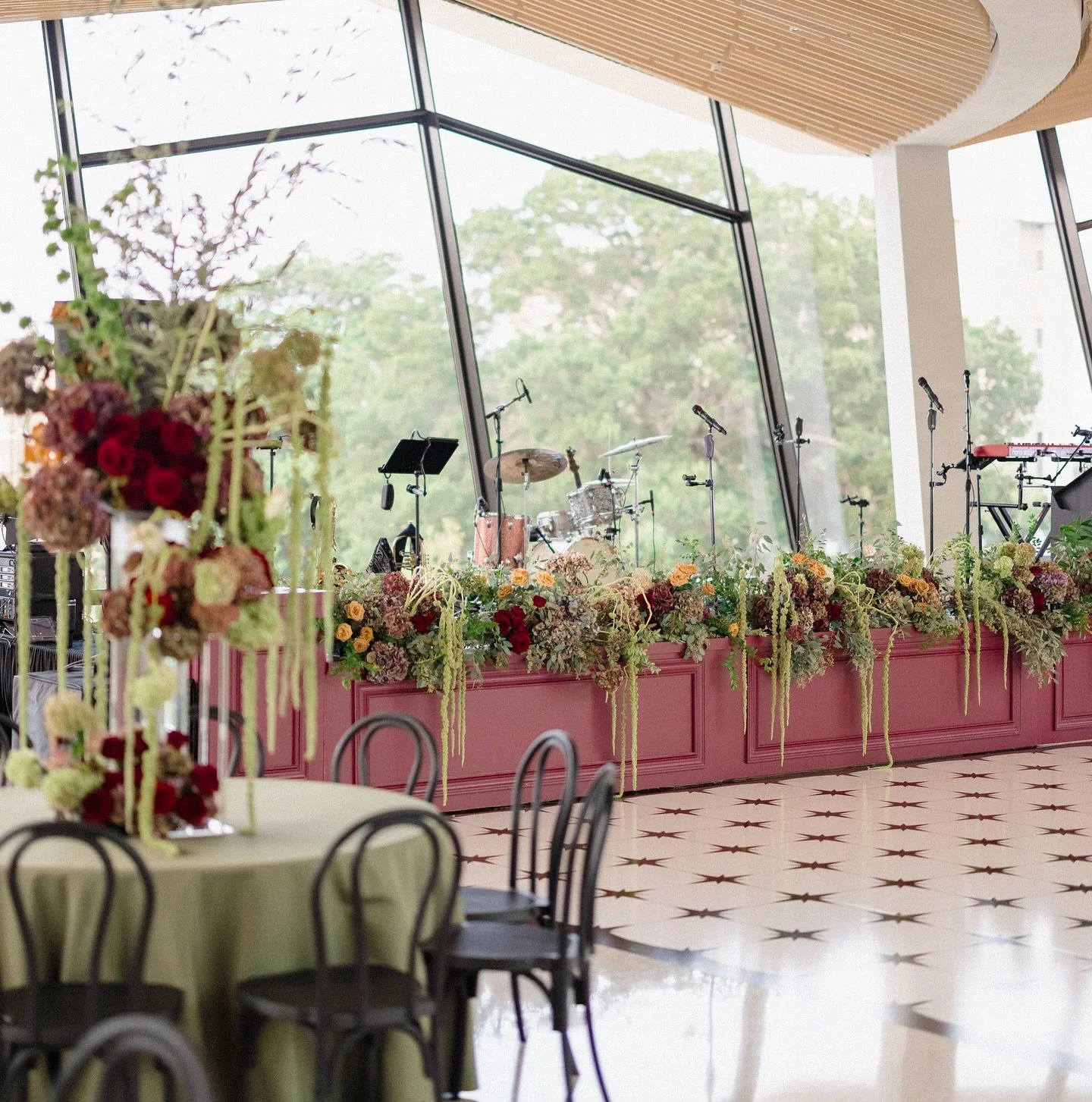 Introducing our NEW Tailor Burgundy Monroe Bars and matching Stage Fronts🍷

The perfect pair for fall events. Warm, sophisticated, and made to impress! 

vendor team:
planning @anneclaireallen 
photography @cameronandelizabeth 
florals Northwood Day