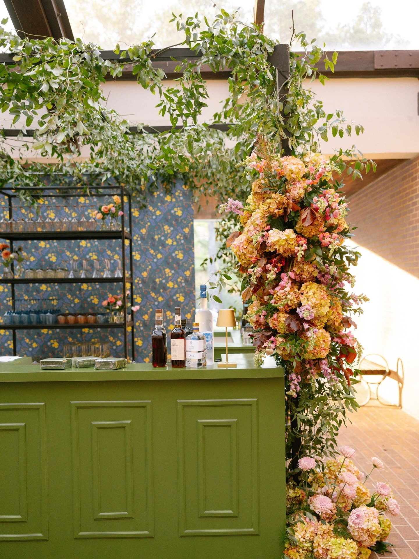 This color palette is making us so ready for spring✨

planning @shindigsbysheril 
photo @juliawade
florals @johnmarkenterprises
video @ironandfern