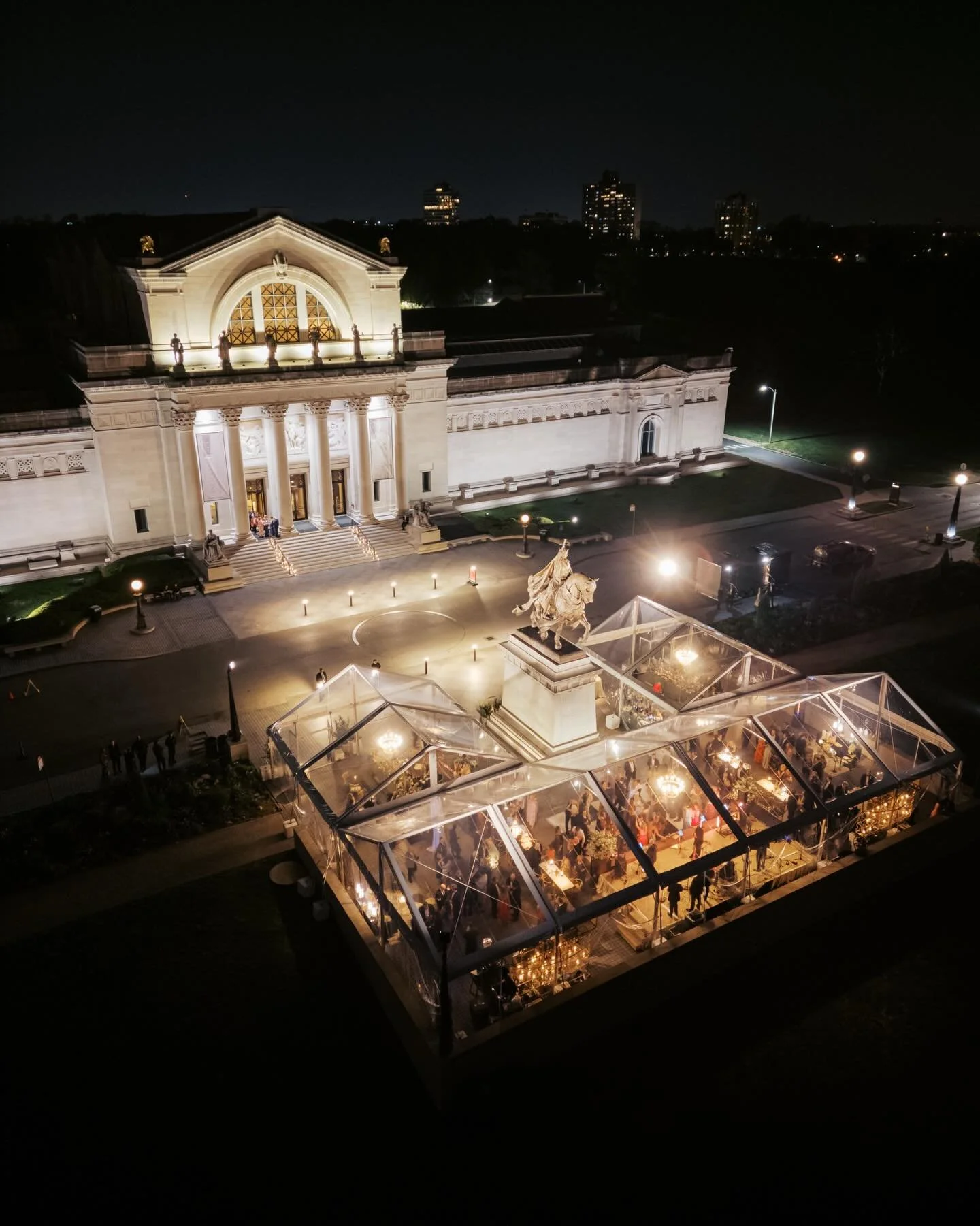 St. Louis Art Museum | April 11, 2026

Rachel &amp; Peter&rsquo;s wedding was a perfect blend of timeless elegance and thoughtfully layered design. Lush florals, custom furnishings, and a tented reception set beneath the iconic King Louis statue tran