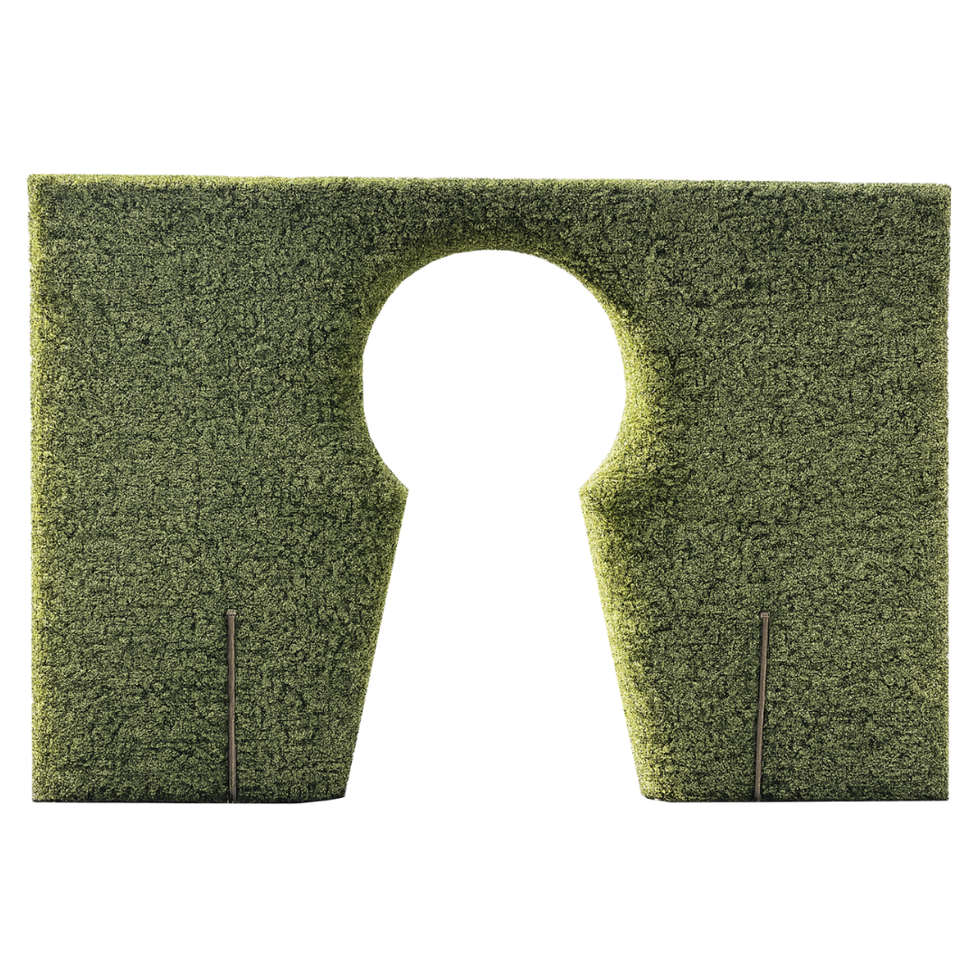 KEYHOLE ARCH HEDGE WALL