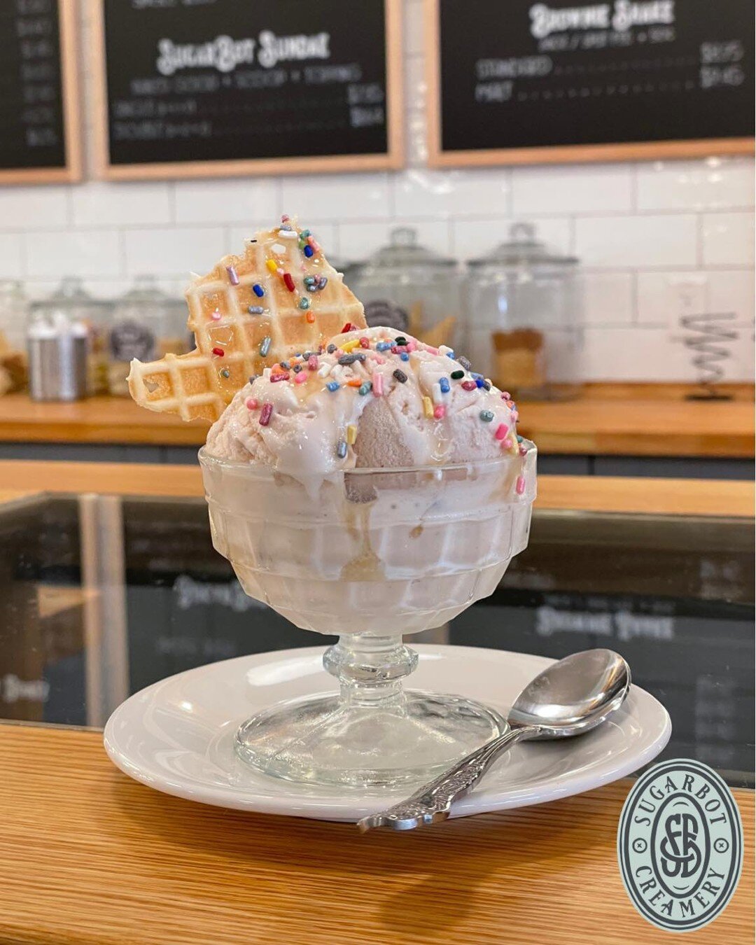 #DroolWorthy 🤤🍨

#housemadeicecream #housemade #creamery #mainstreetstcharles #housemadeicecream #creamery #stcharlesmo #stcharlesmainstreet #sugarbotcreamery #icecreamsundae #sundae #honeyicecream #elderberryhoney #elderberryicecream #elderberryho