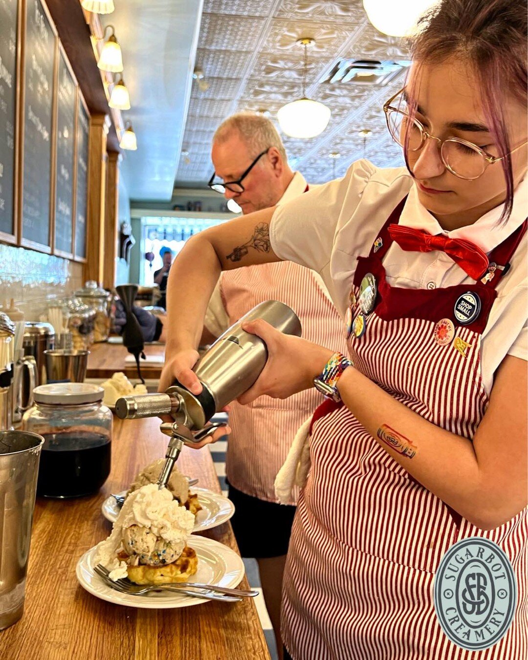 We&rsquo;re whippin&rsquo; up some Waffle Sundaes today! 🧇🍨😍

Stop by and order your favorite flavor combination, we&rsquo;re open until 10pm today. 🕙🍦

#housemade #creamery #sugarbotcreamery #mainstreetstcharles #housemadeicecream #creamery #st