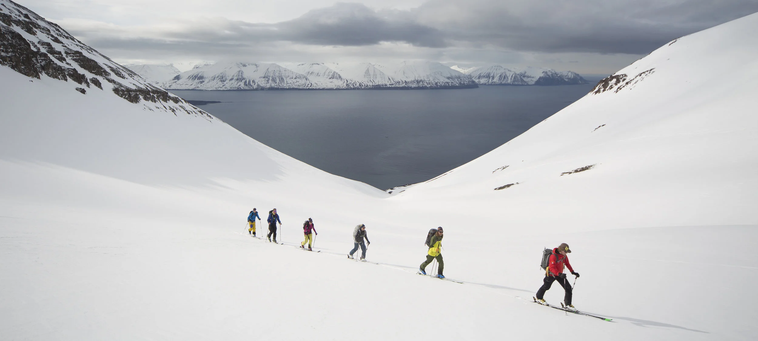 ski-touring-iceland-gregvondoersten.jpg