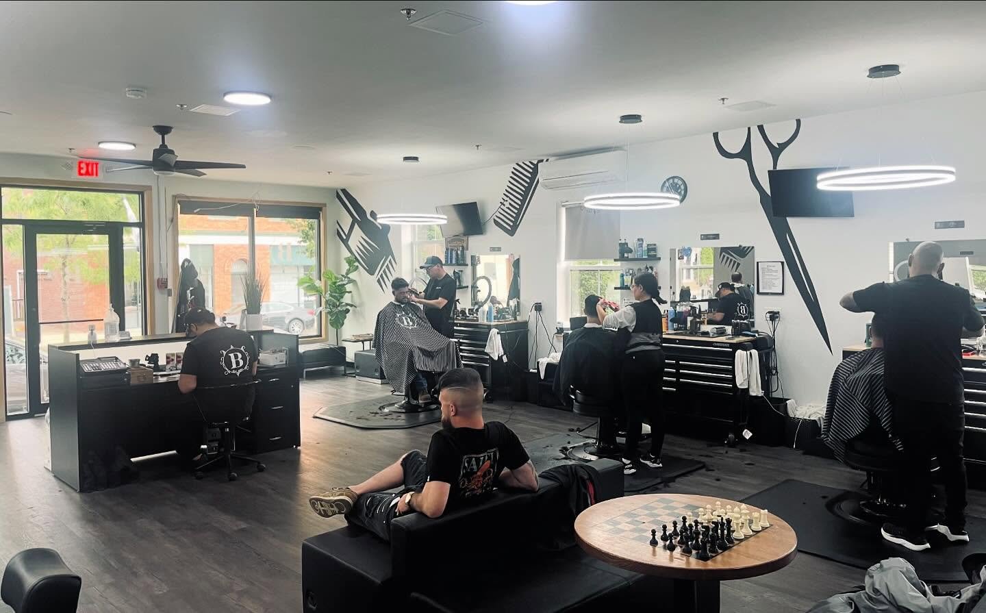 ❗️Happy Monday❗️

Looking forward to all our appointments and clients this week💈 

#BeverlyBarbershop
#BarberLife #BeverlyMA #BarberShop #LocalBarber #BarberCommunity #BarberFamily #BarberSkills #BeverlyMassachusetts #FYP #DiscoverLocal #BarberTeam 