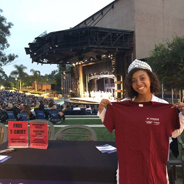 We were at the #moonlightamphitheatre in #brengleterracepark for opening night of the Newsies production. We helped with opportunity tickets and then got to watch the show! #cityofvista #vistaca #pageantlife #pageantsisters #missvista #missteenvista 