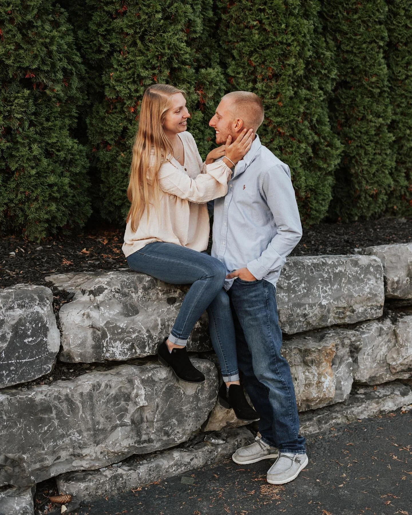 A beautiful engagement session with Tyler and Sarah! 💍🥂 We can&rsquo;t wait to photograph the big day! 

#flx #fingerlakesny #flxwedding #senecalake #upstateny