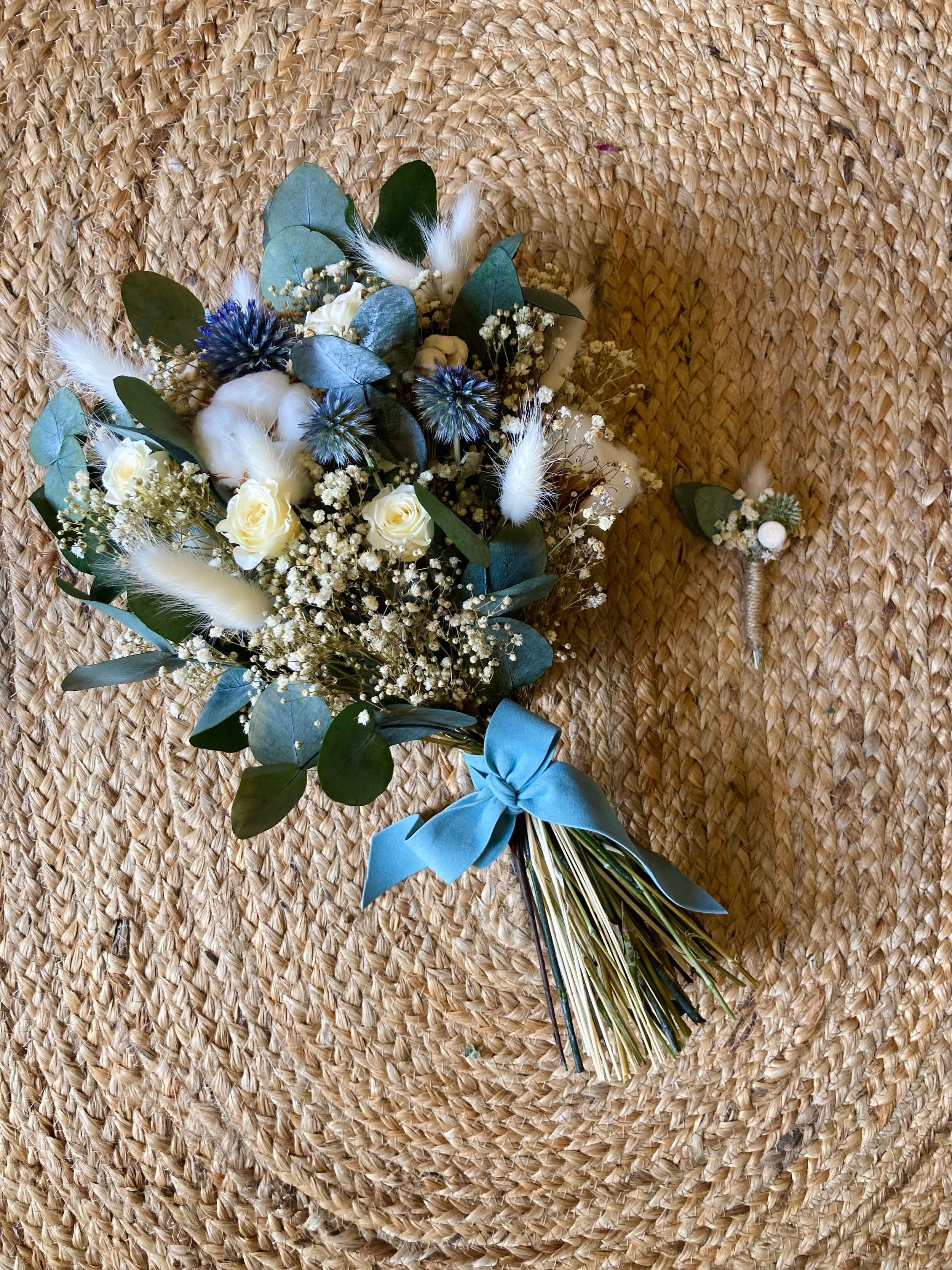 Ramo de novia de flores preservadas en tonos azules