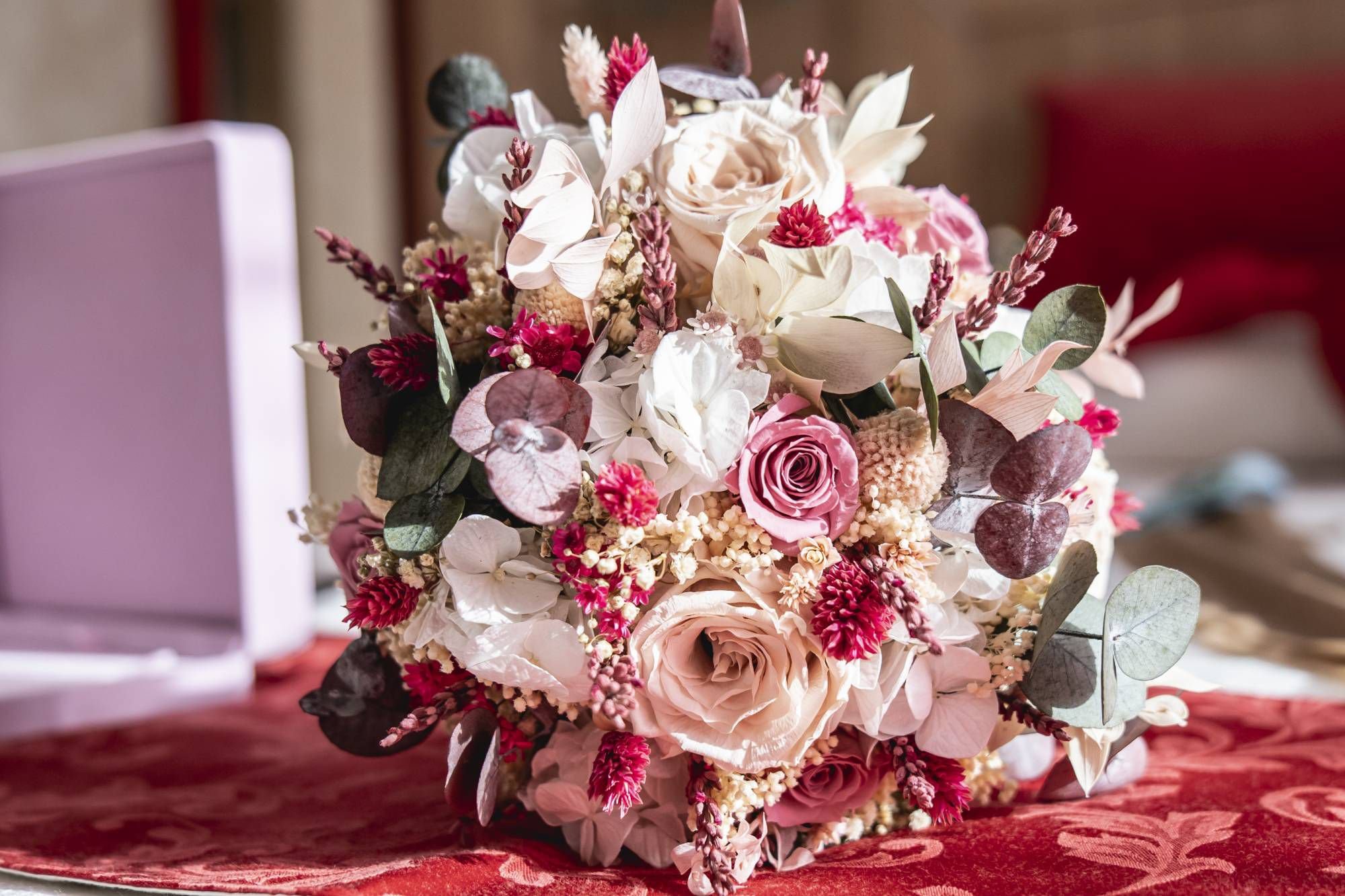 Ramos de novia de flores preservadas en tonos pastel