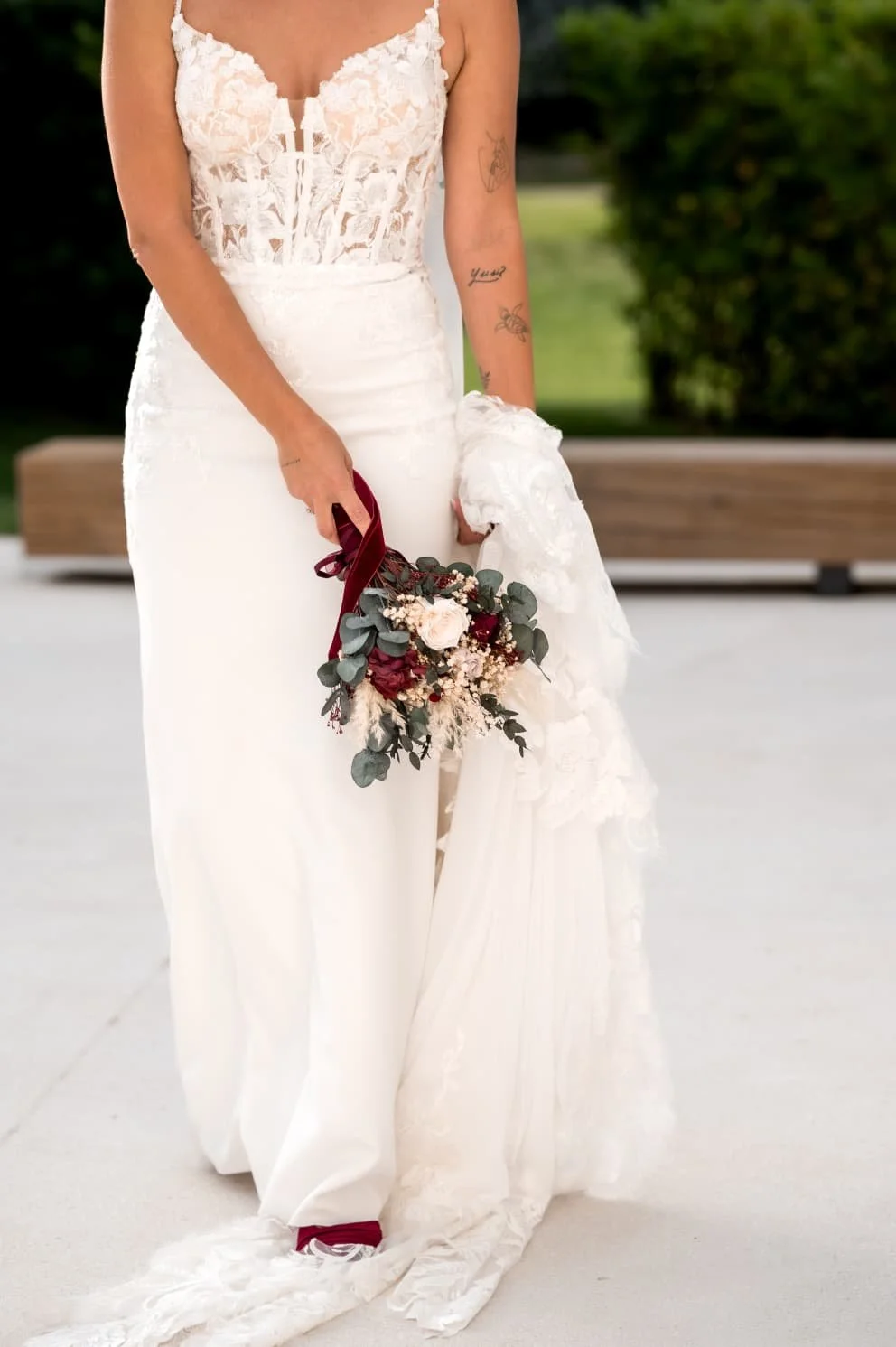ramo de novia de flores preservadas en tonos Burgundy