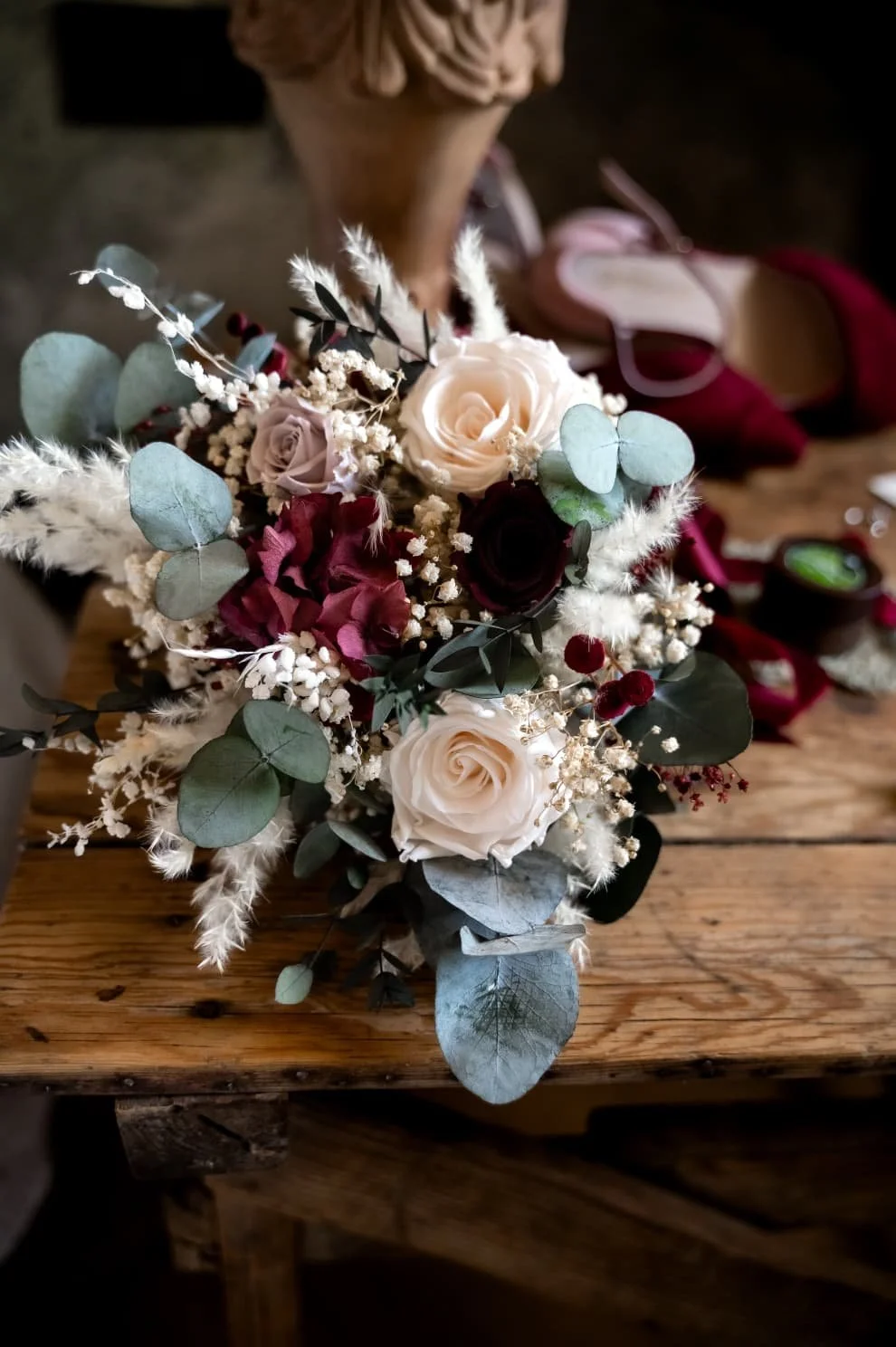 ramo de novia de flores preservadas en tonos Burgundy