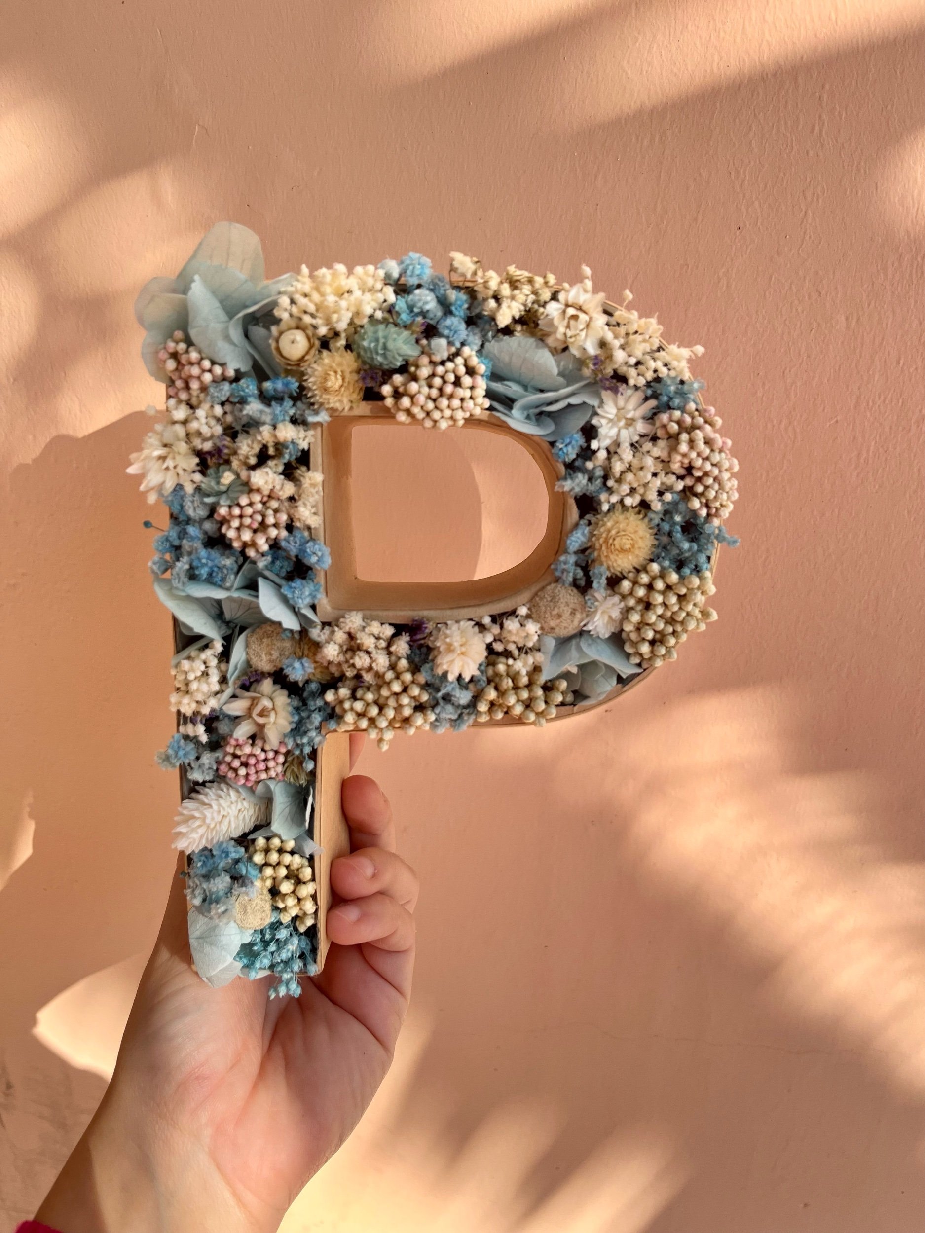 letras de flores preservadas para regalar