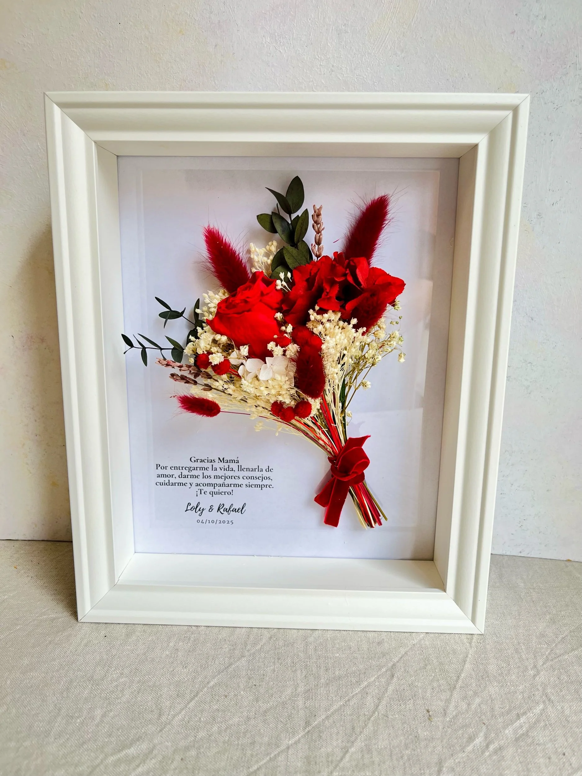 marco con mini ramo de flores preservadas para regalar