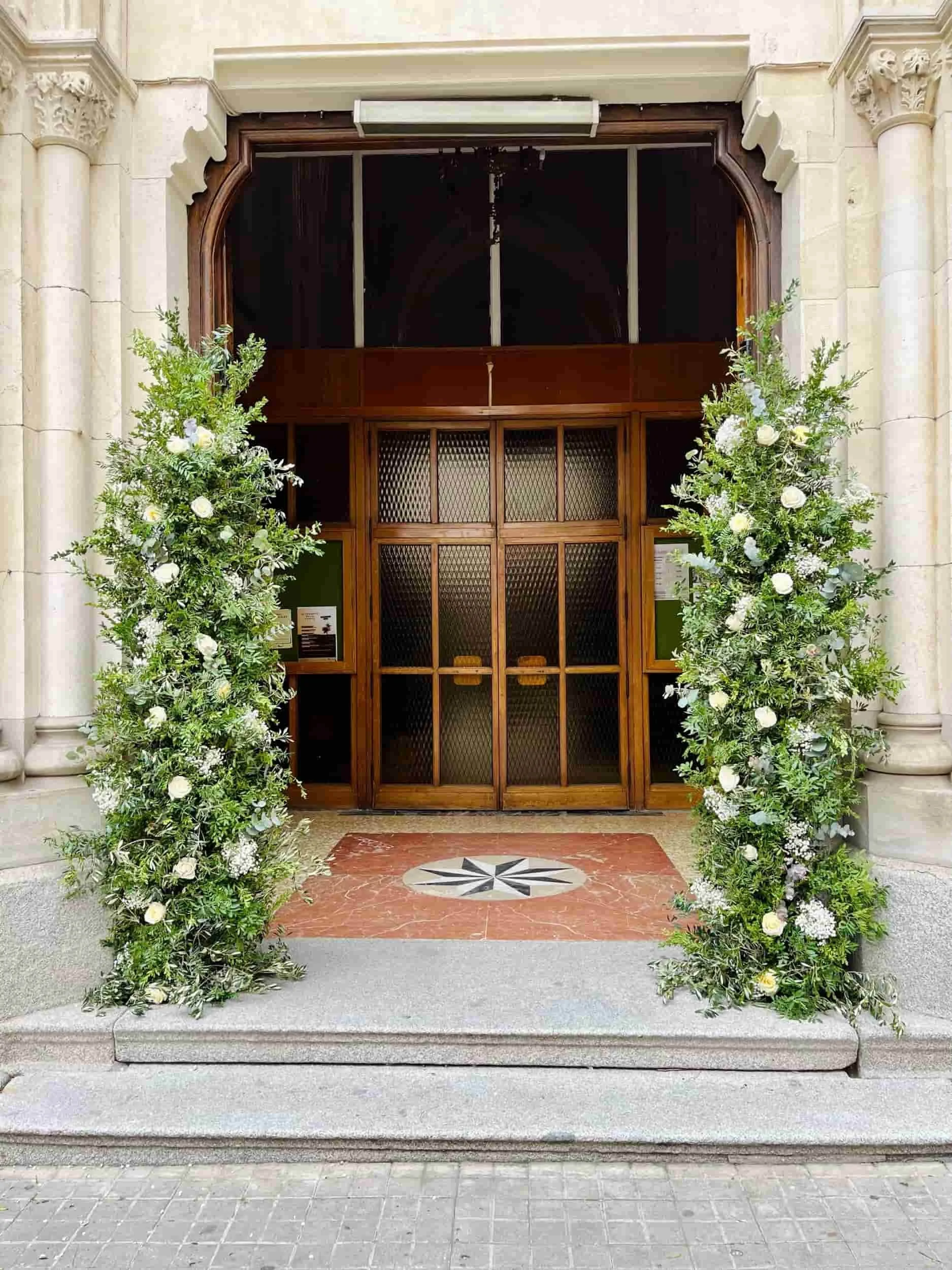  decoración floral para ceremonia religiosa en madrid 