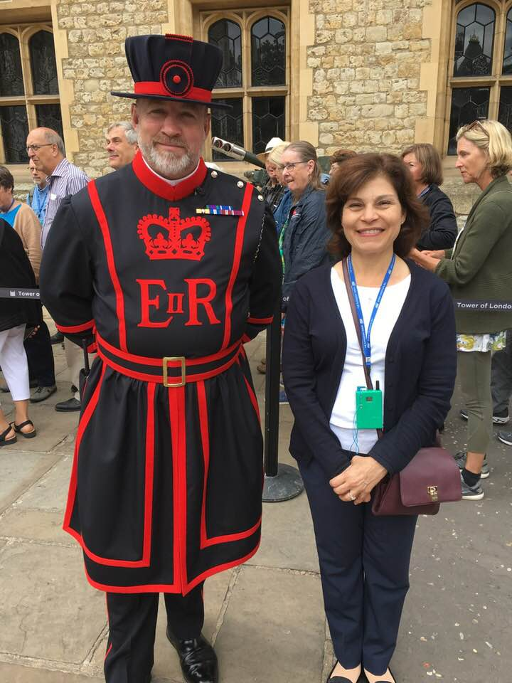 Vivian Chakarian with a Tower of London guard (photo: Vivian Chakarian)