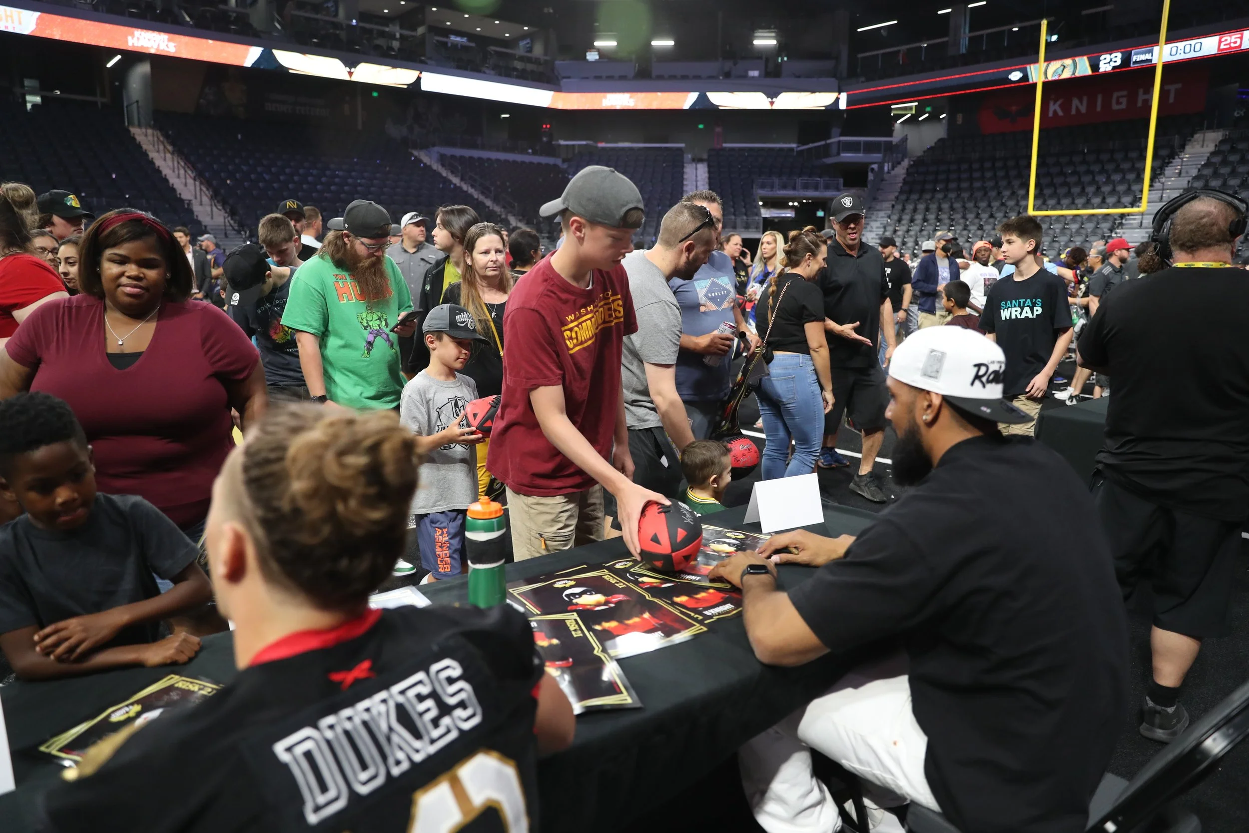 Ka-kawtographs from the Vegas Knight Hawks! 🖊