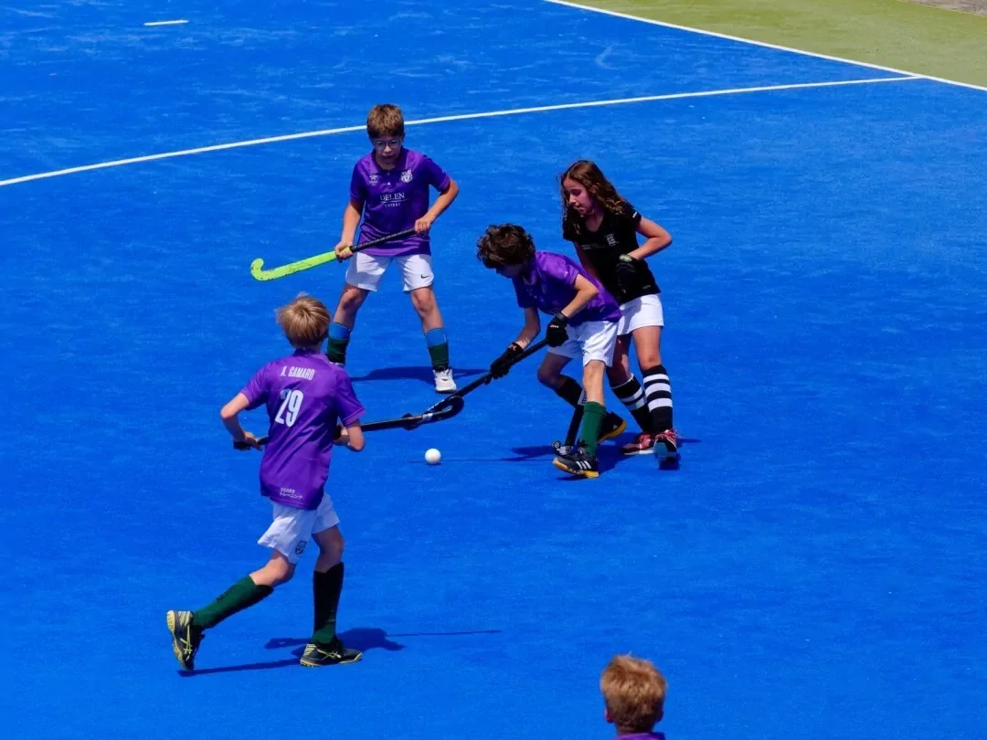 Le hockey sur gazon à l’honneur à Coppet pour les finales suisses U12