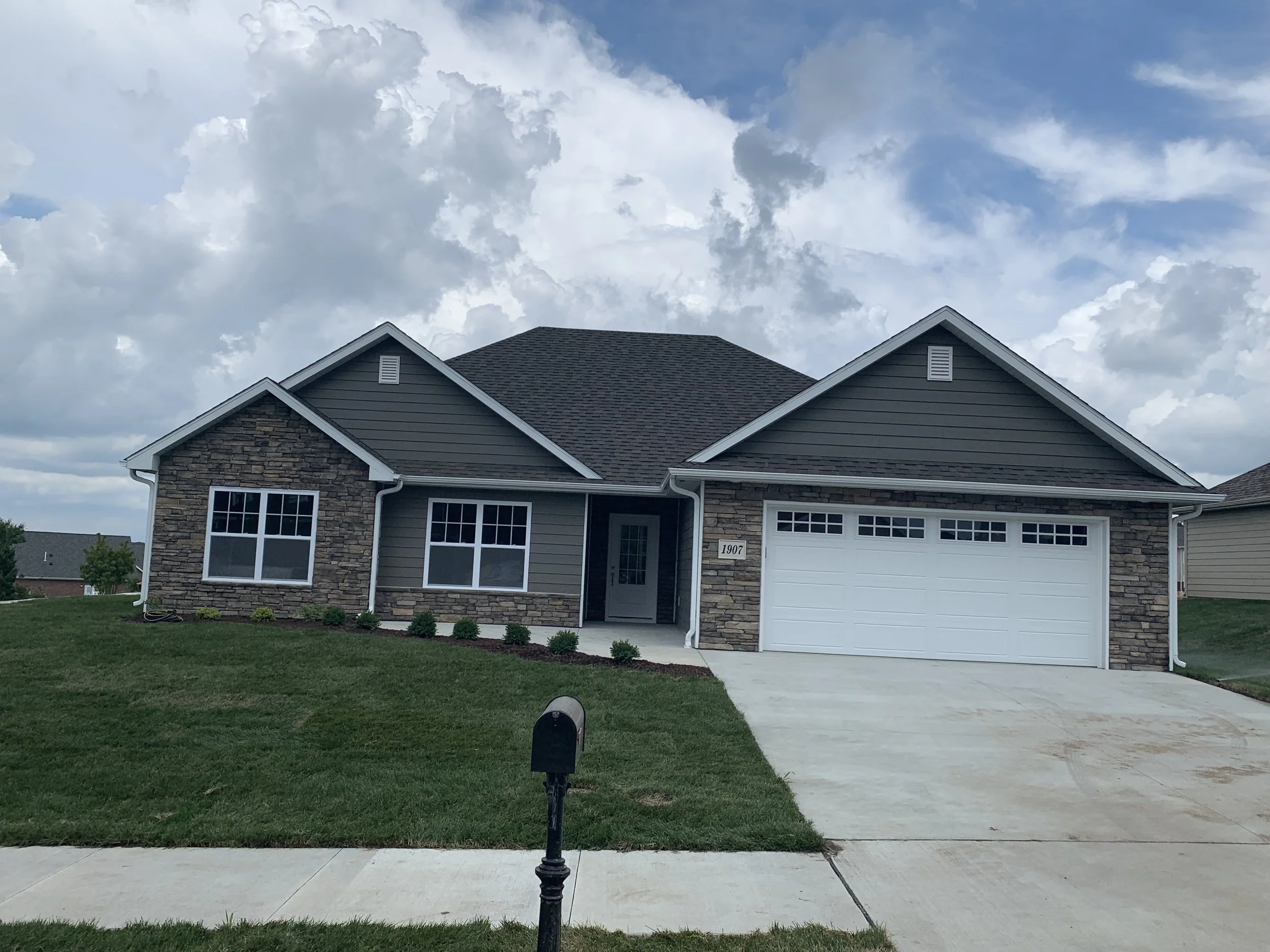 1907 Kenilworth Drive