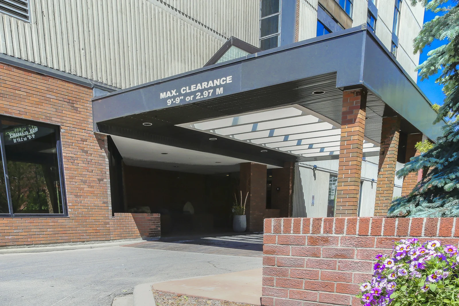 The Roxboro House — Criterion Residences Luxury Furnished Suites in